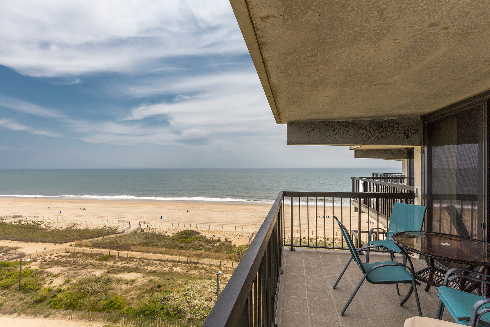 Relax with a glass of wine and enjoy the Sea Breeze.