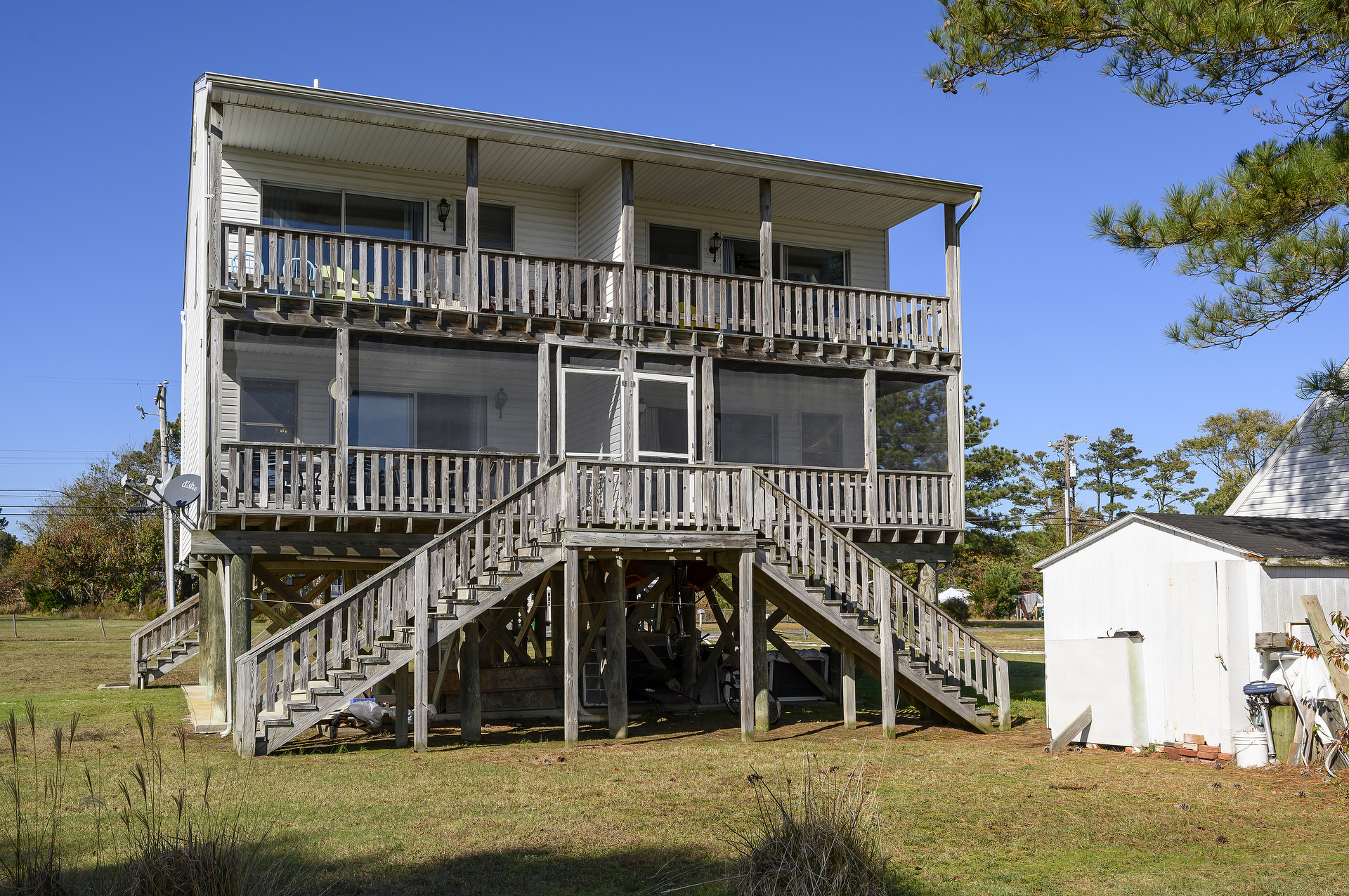When rented together, Sea Mist & Sea Treasure sleep 12 people.