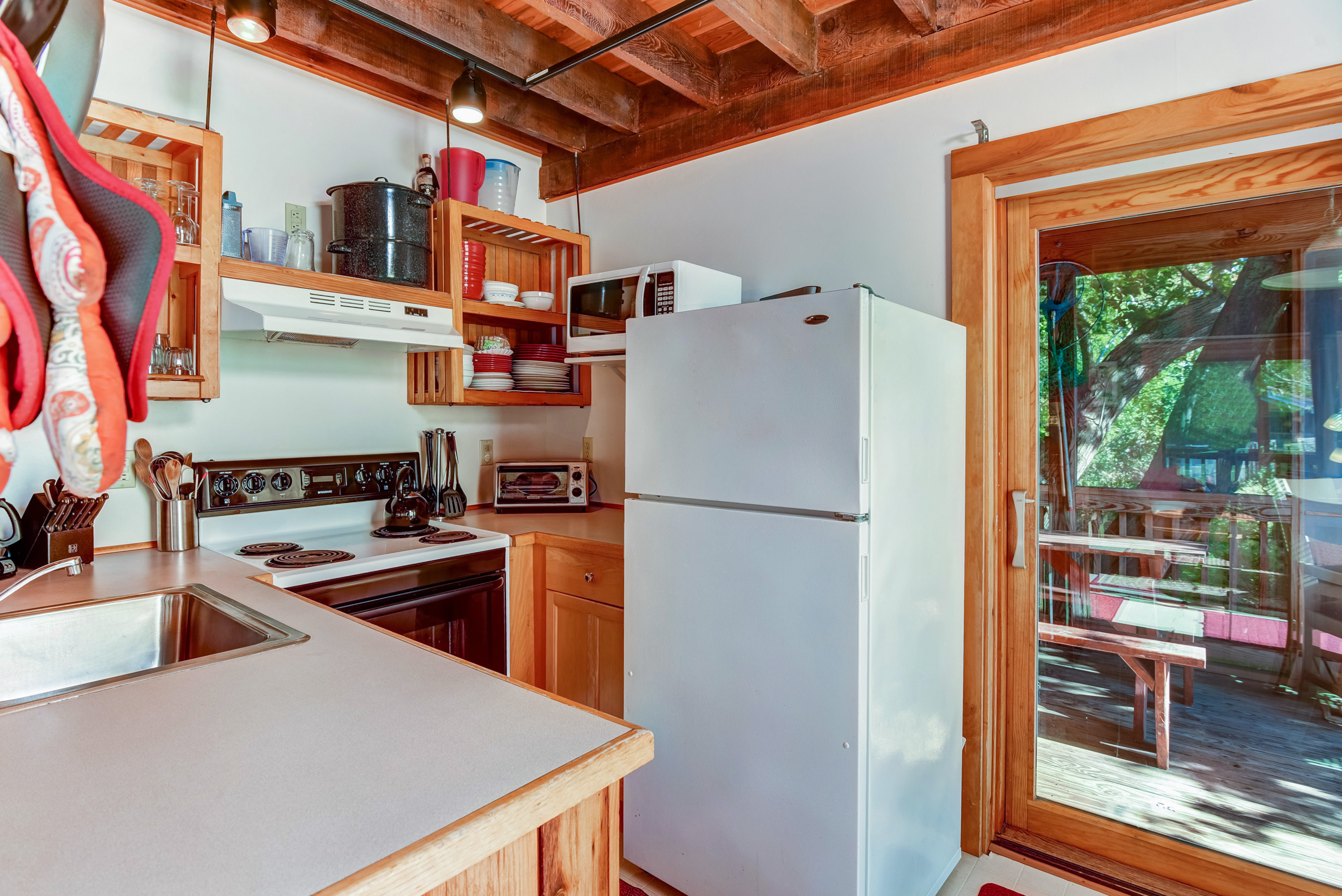 Just off the Kitchen you will find an awesome Screened Porch for dining Al-Fresco.