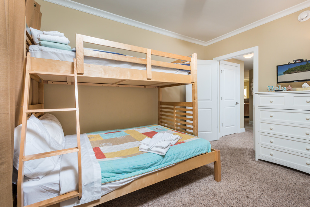 Bedroom 3 with Pyramid Bunk.