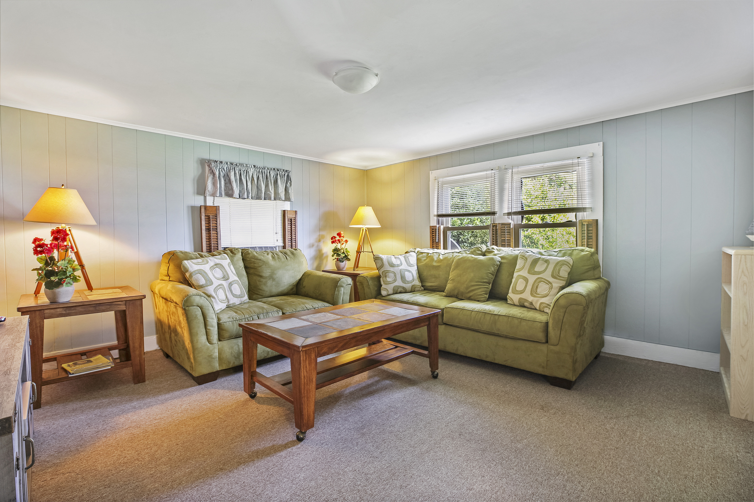 This cozy Cottage is charmingly decorated & well-appointed.