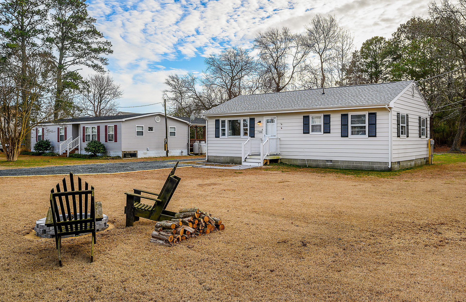 Relax around the Fire Pit and take in lovely Views.