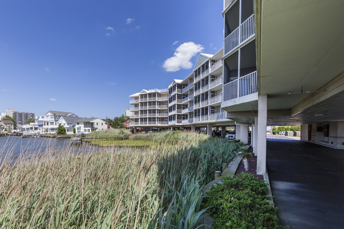 Captiva Bay is a gorgeous Bayfront building in a great location.