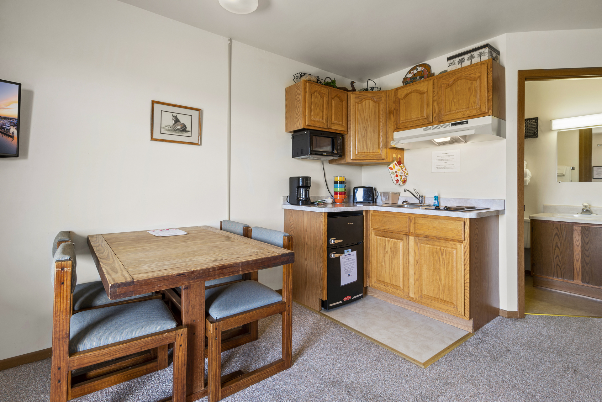 Super convenient Kitchenette for a bite before hitting the Beach. 33