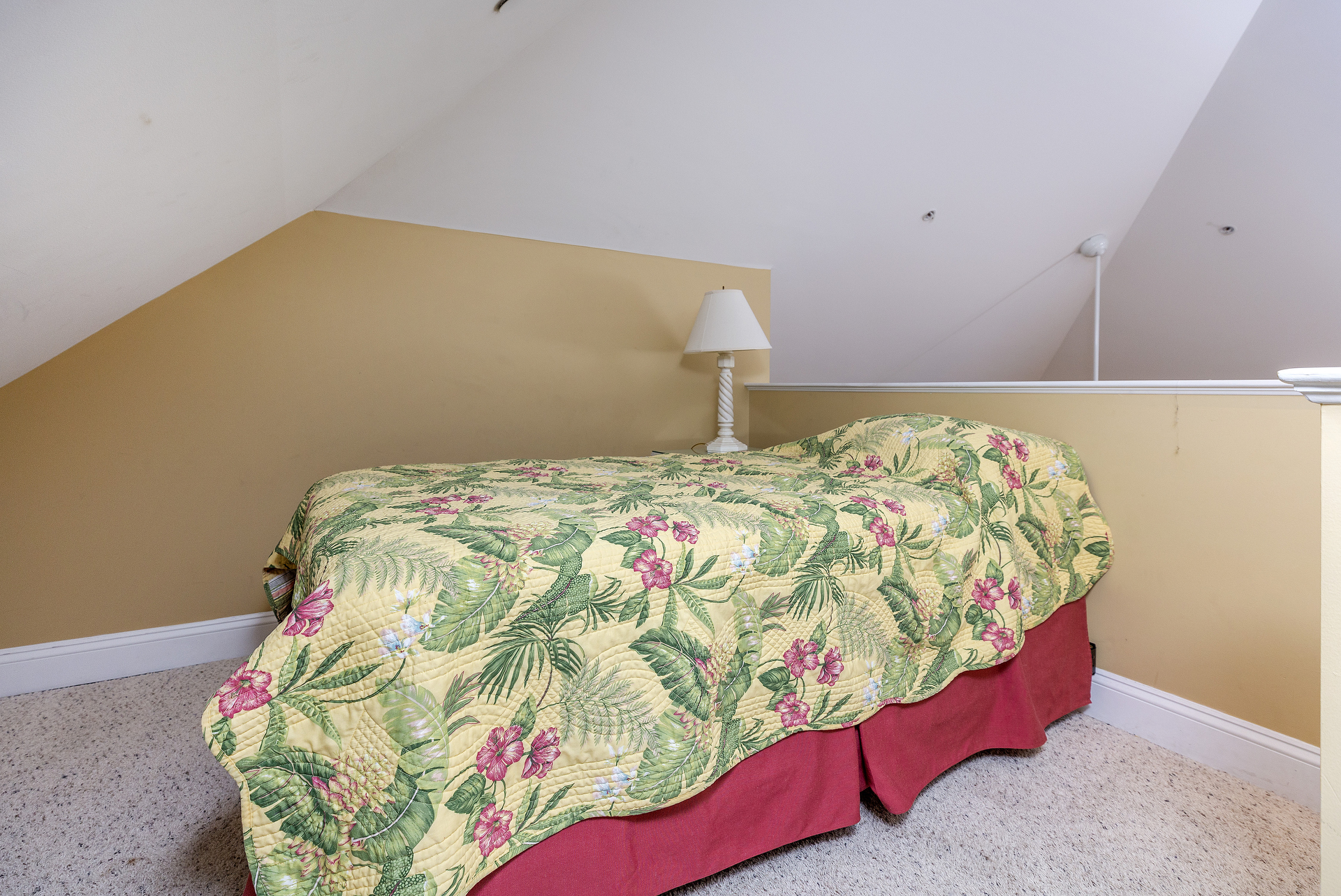 Plus there is a Sleeping Loft with 2 Twin Beds.