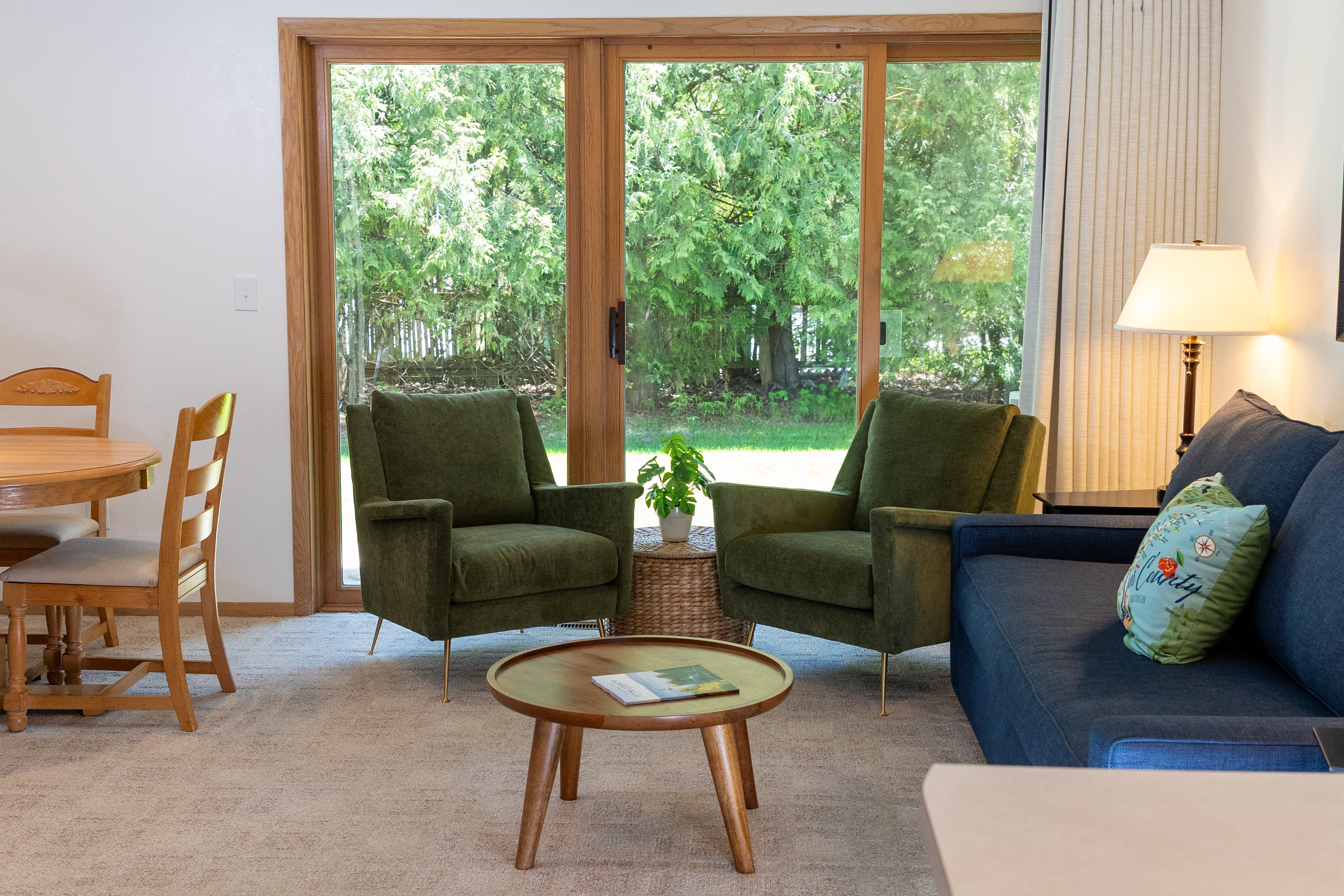 Relaxing Busy Bee (C-7) Photo