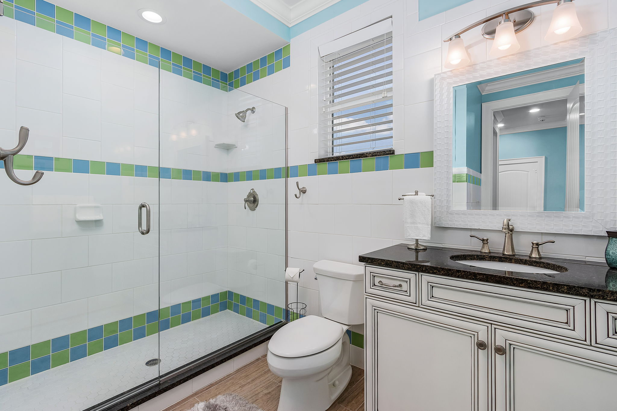 Guest Bath next to 3rd King,2nd fl