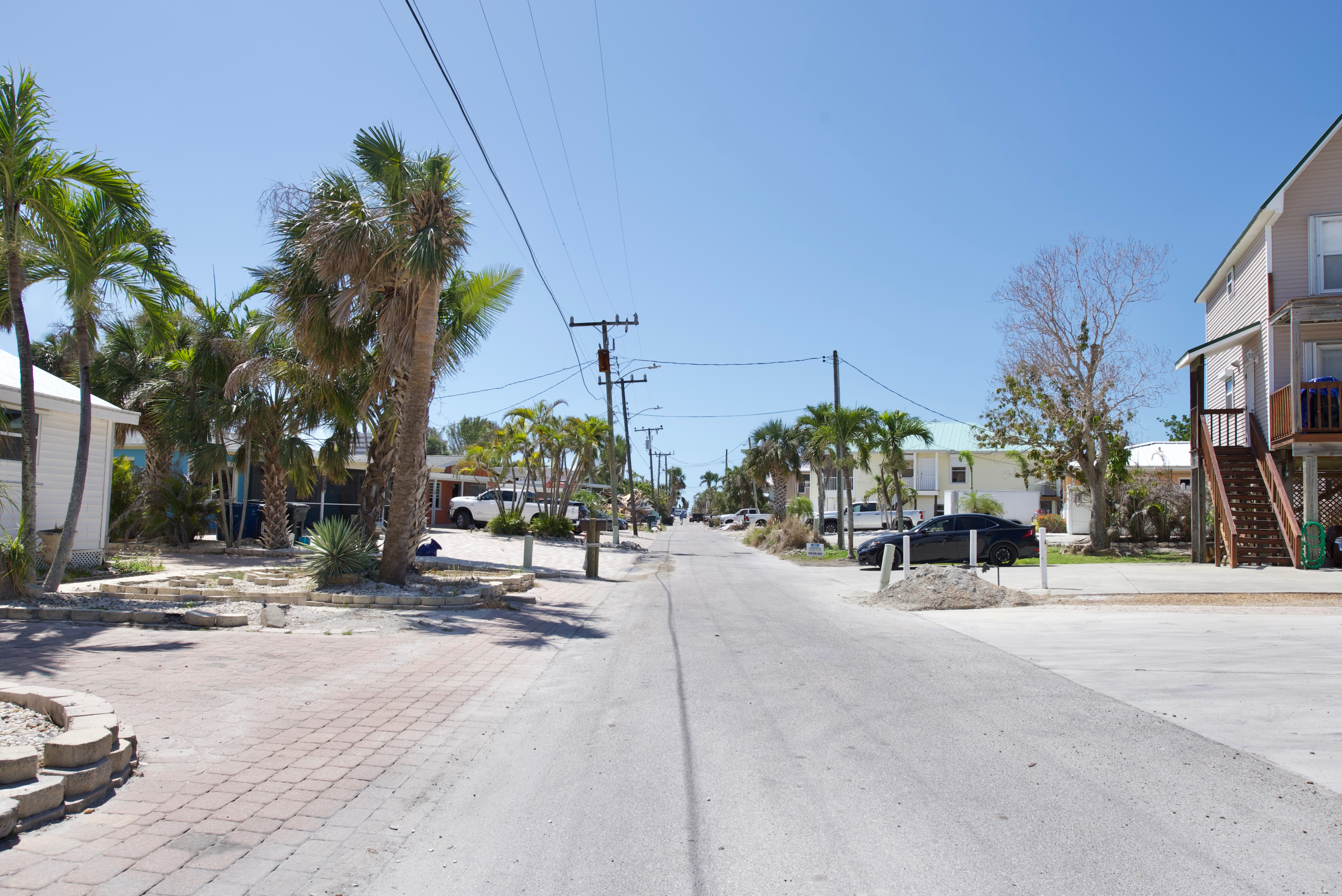 Street view toward Beach