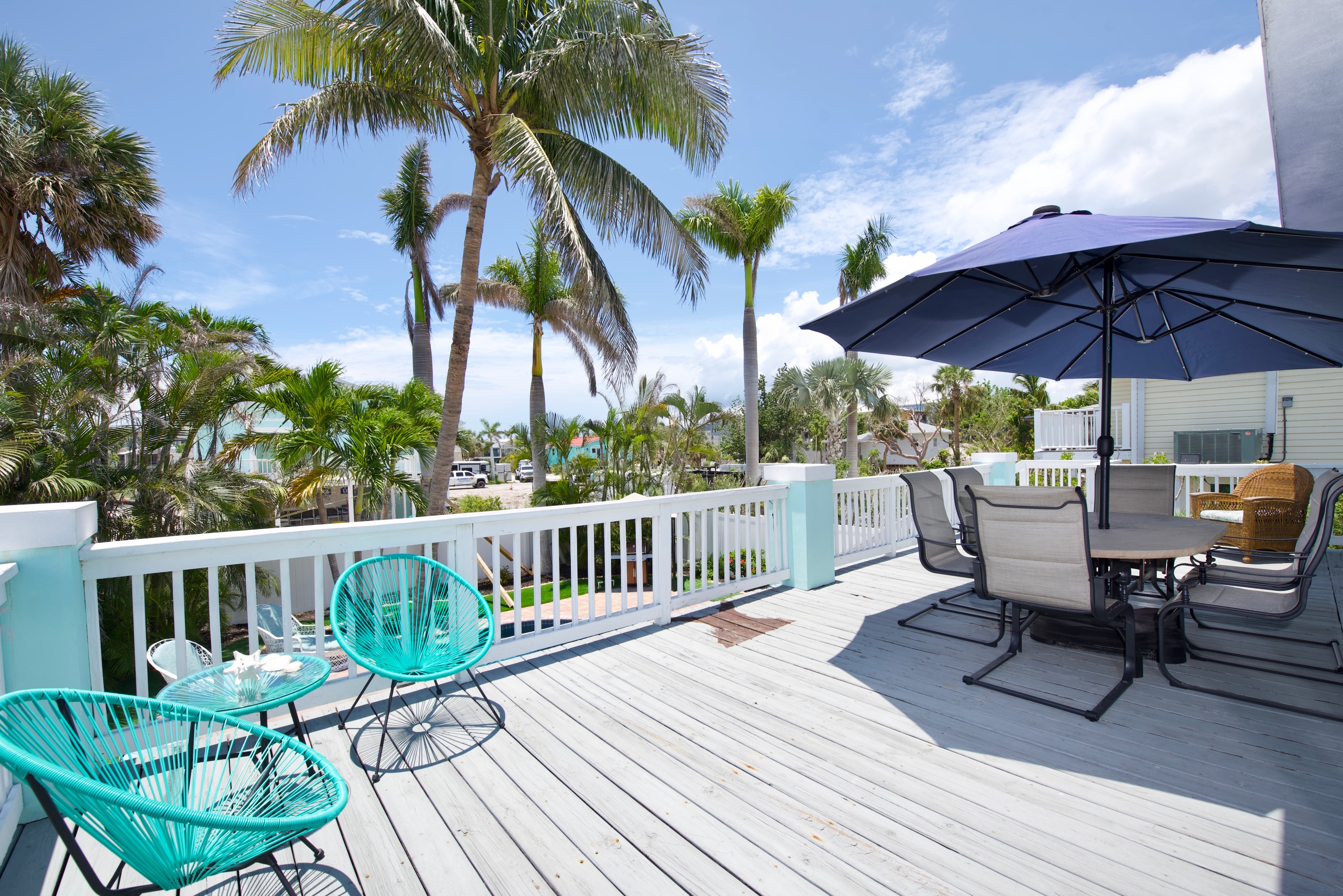 Outdoor Dining overlooking Pool