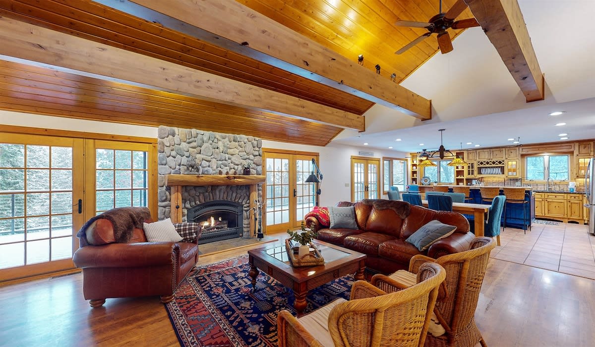 Hilltop Lodge