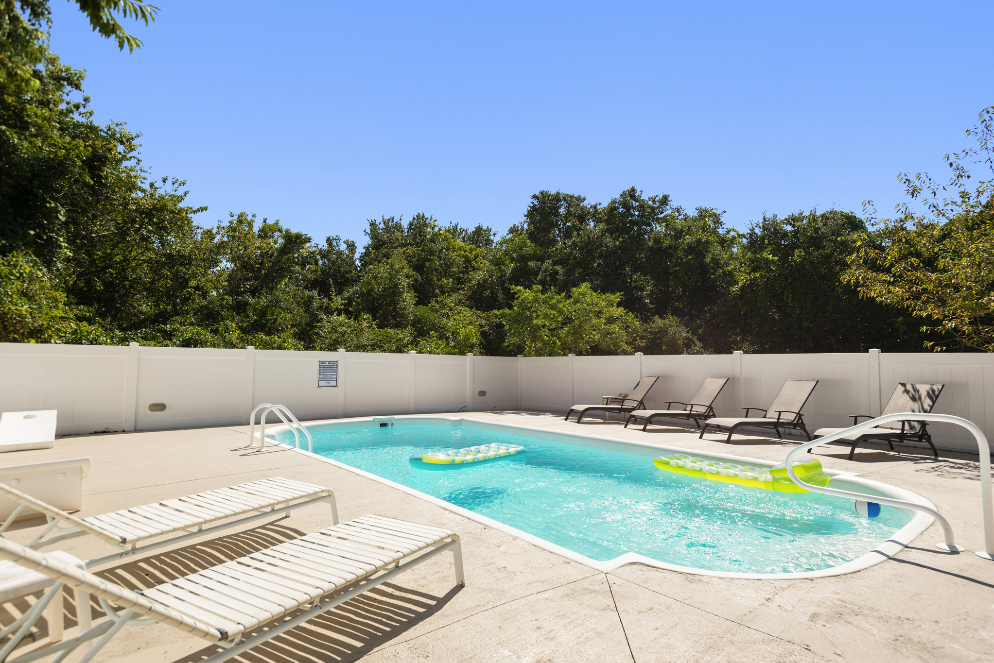 DU502: Decked Out Duck l Private Pool Area