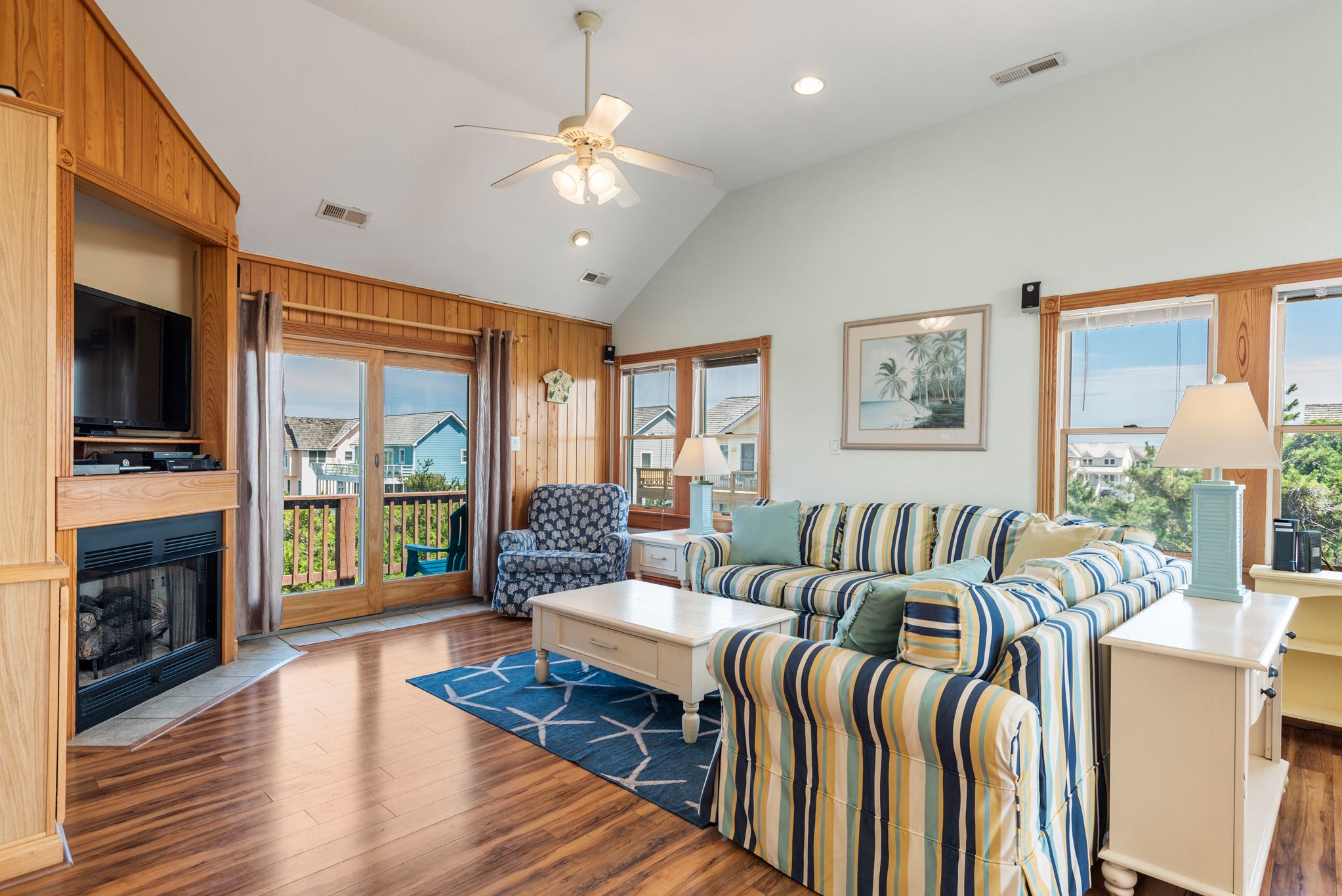 JR50: 400 Feet To The Beach | Top Level Living Area
