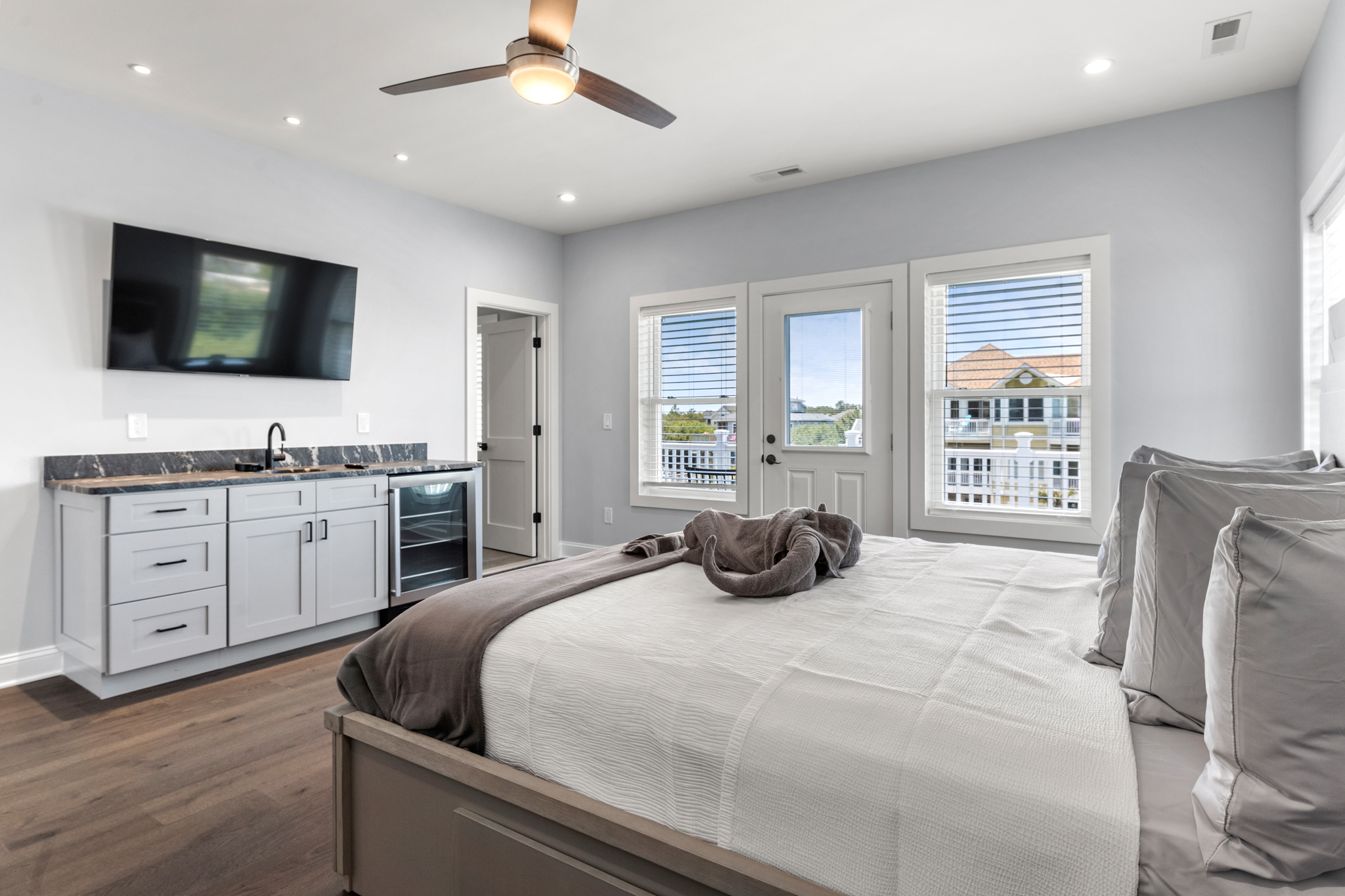 WH786: The OBX One | Top Level Bedroom 11