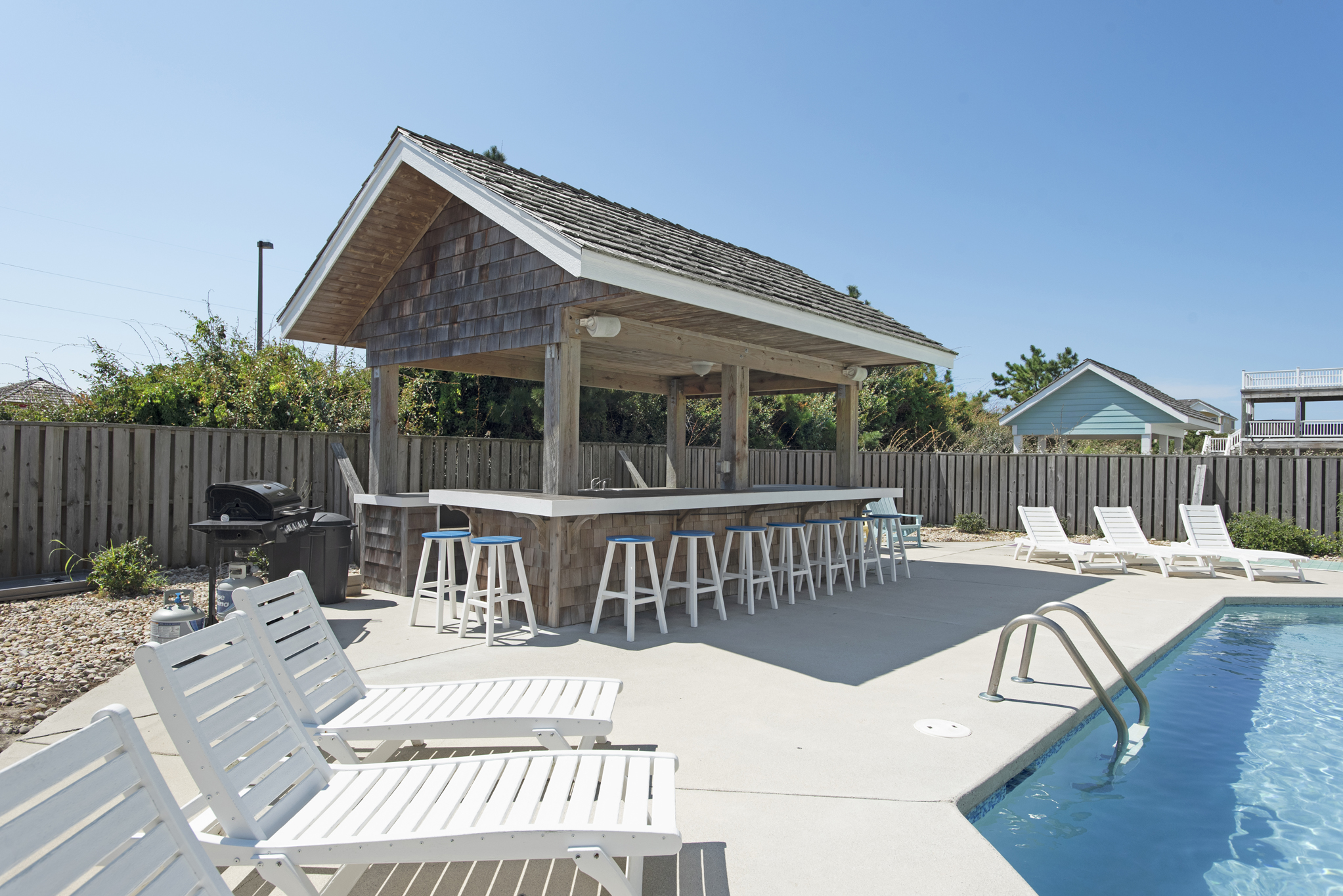 EE08: Relax Inn 5110 | Pool Area w Tiki Bar