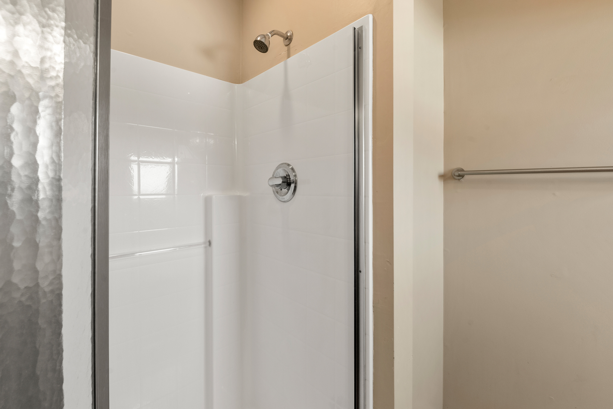 KH1414: Mariposa | Bottom Level Hall Bath