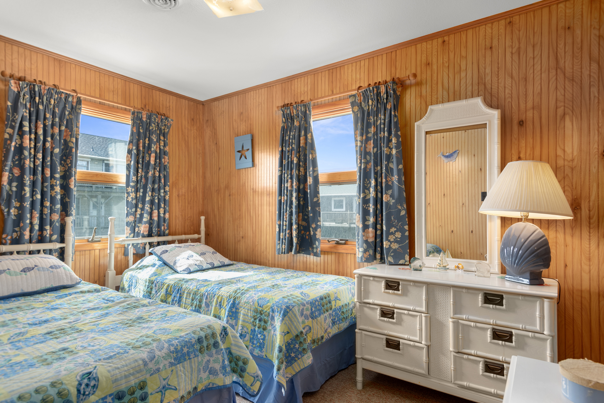 SN0407: Sailor's Rest at Nags Head l Mid Level Bedroom 1