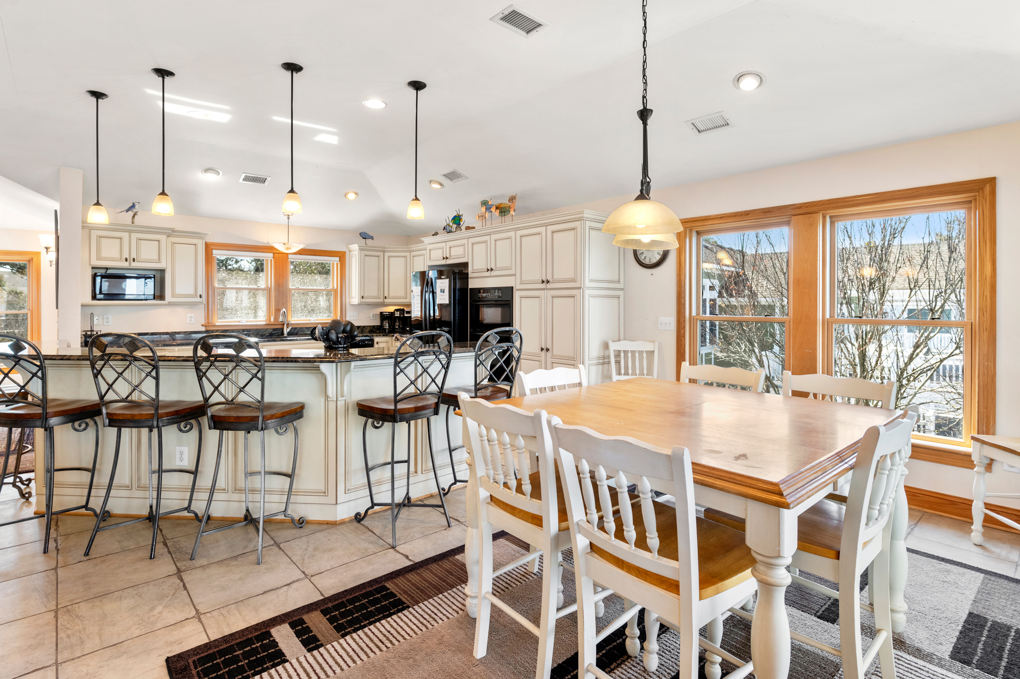 CL516: Sound Sational OBX | Top Level Kitchen and Breakfast Nook