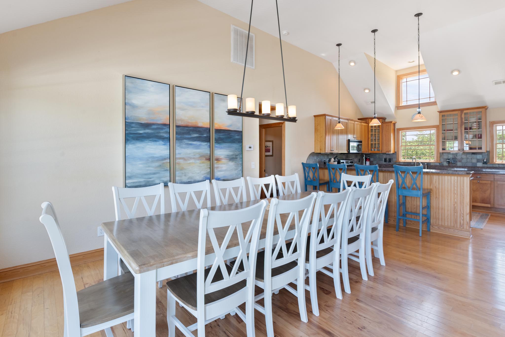 CC323: Tide One On | Top Level Dining Area