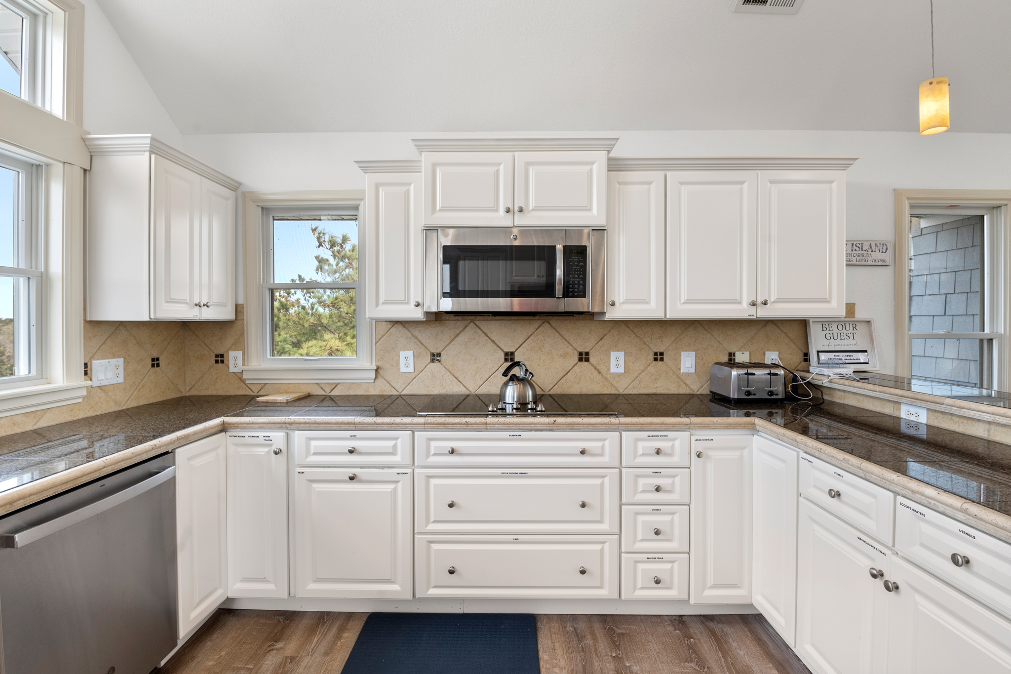 PI07: Island Breeze | Top Level Kitchen