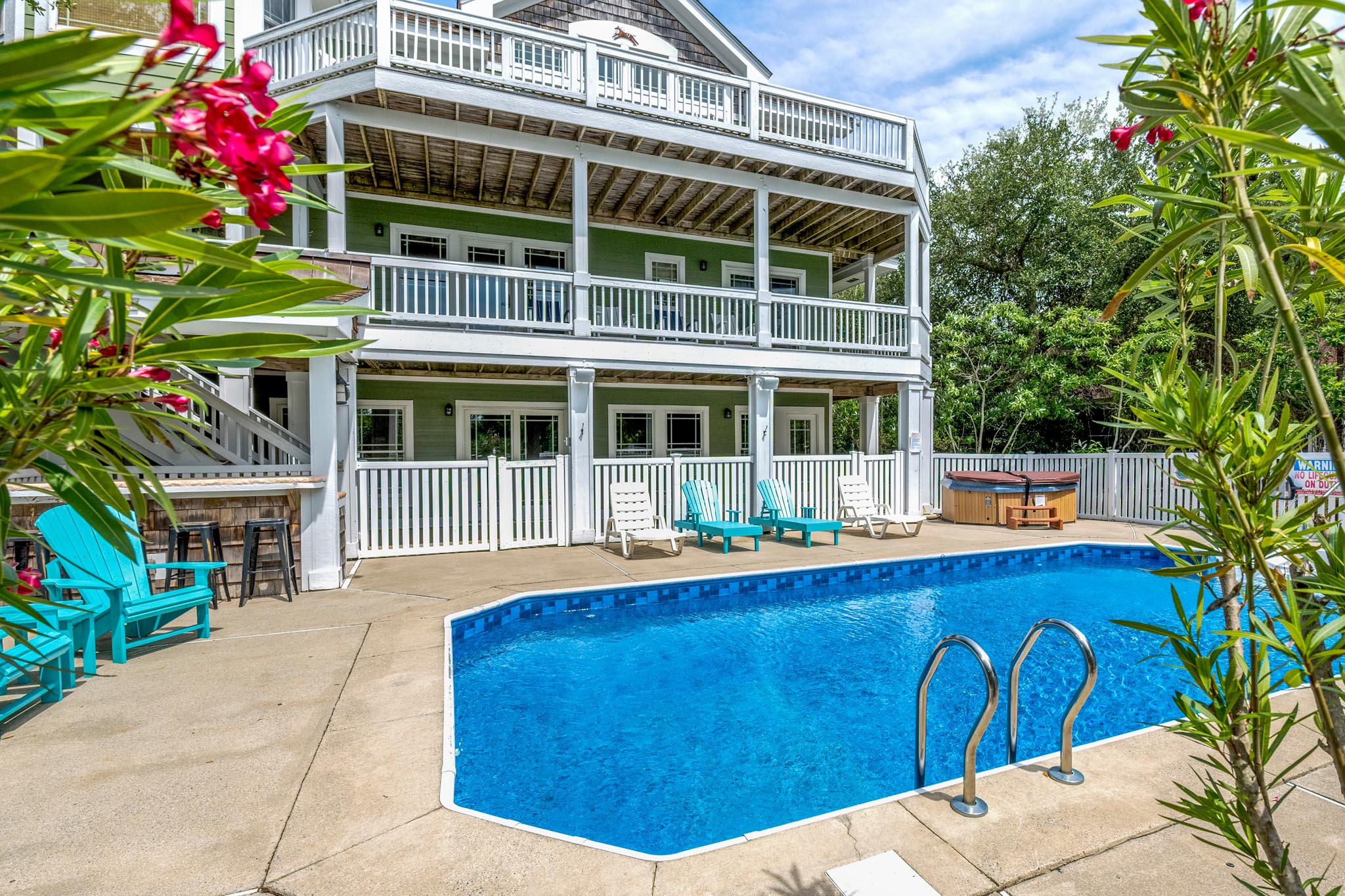 CC323: Tide One On | Private Pool Area