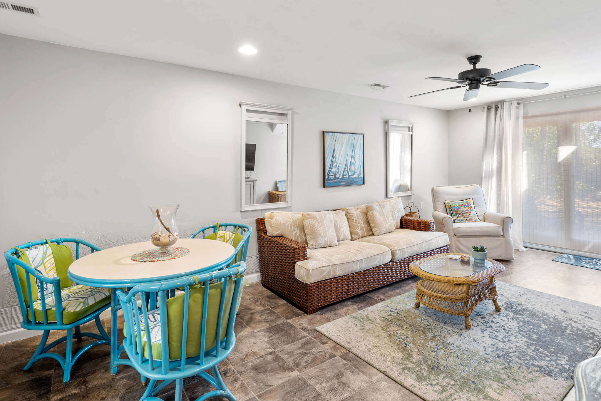 MNT1148: Sound Choice In Manteo | Bottom Level Apartment Living/Dining Area