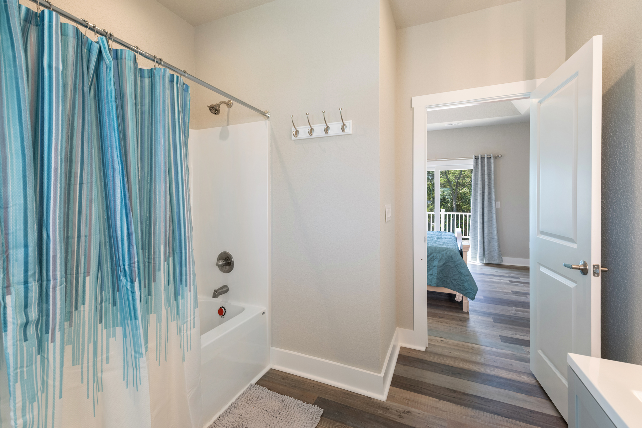 CL592: Three Stooges | Top Level Bedroom 6 Private Bath