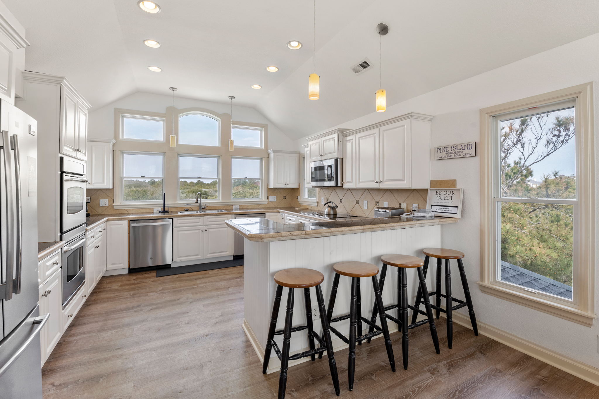 PI07: Island Breeze | Top Level Kitchen