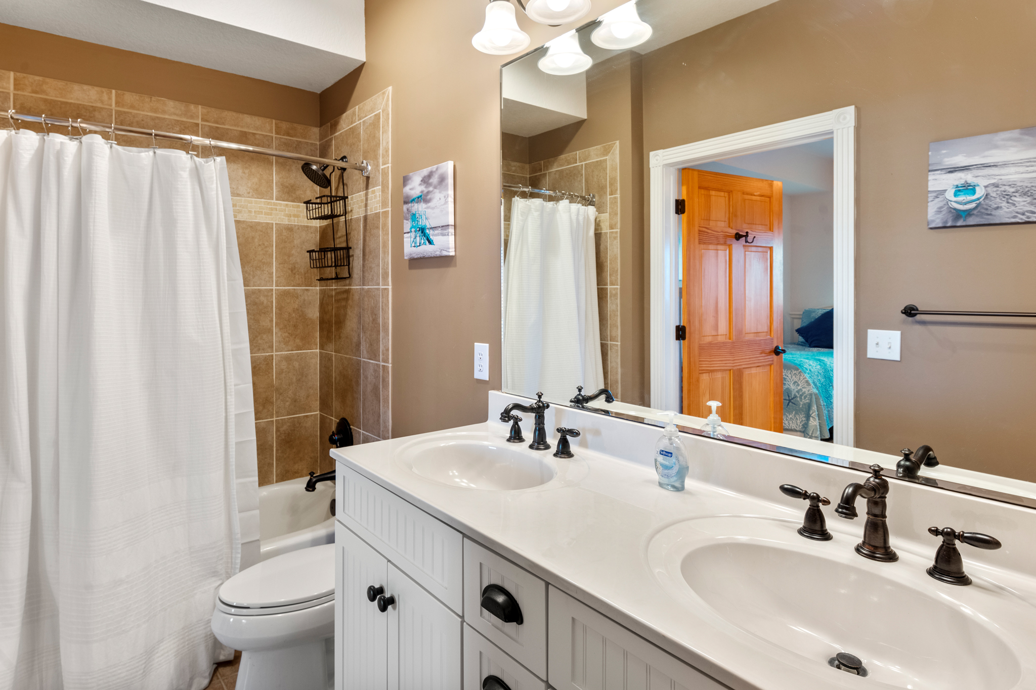 VP302: Bailey's Retreat | BR2/Hall Bath