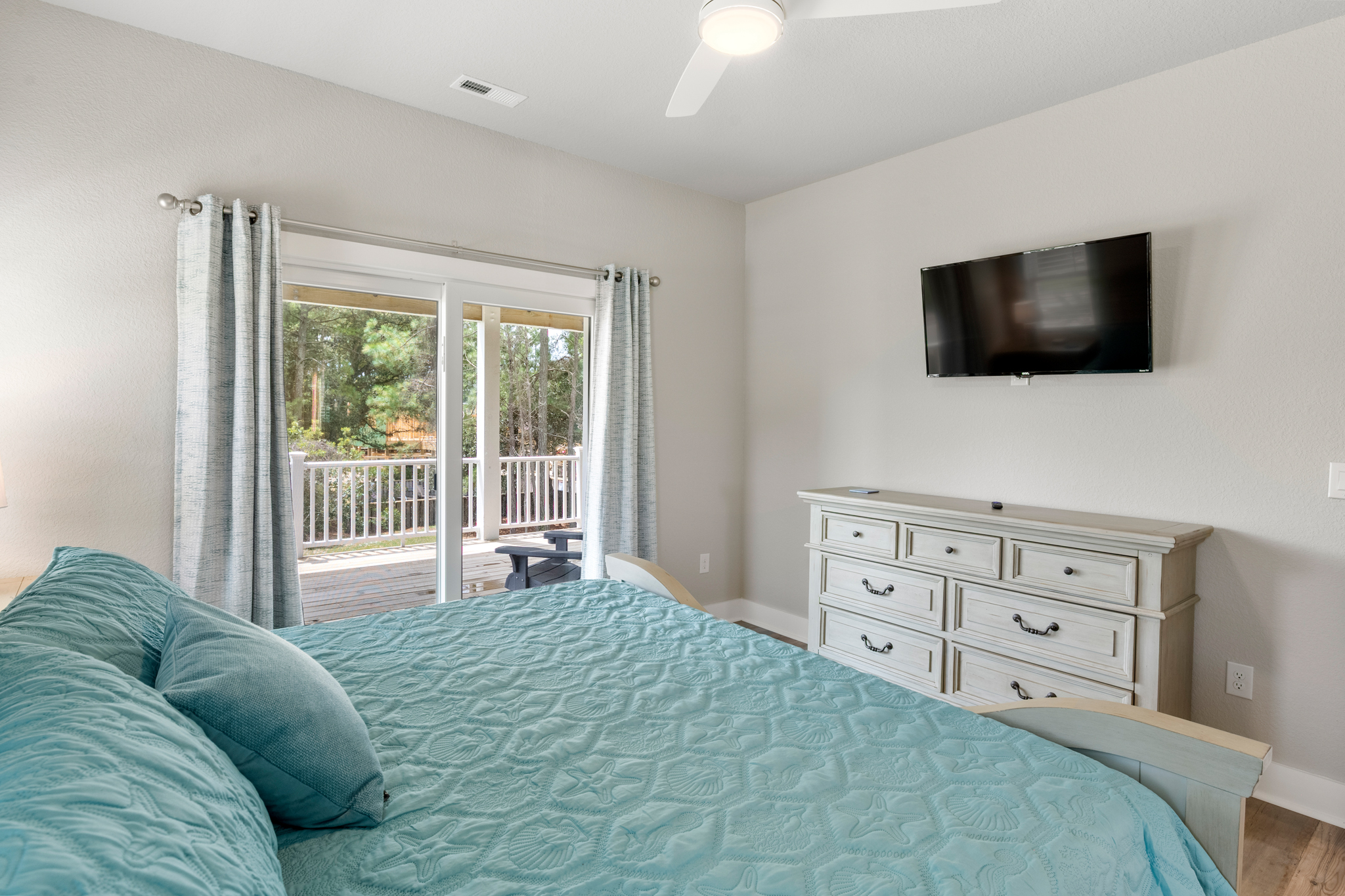 CL592: Three Stooges | Mid Level Bedroom 5