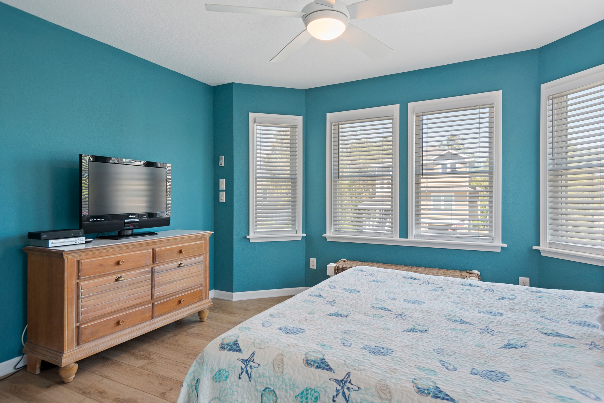 M045: Living On Beach Time | Mid Level Bedroom 8