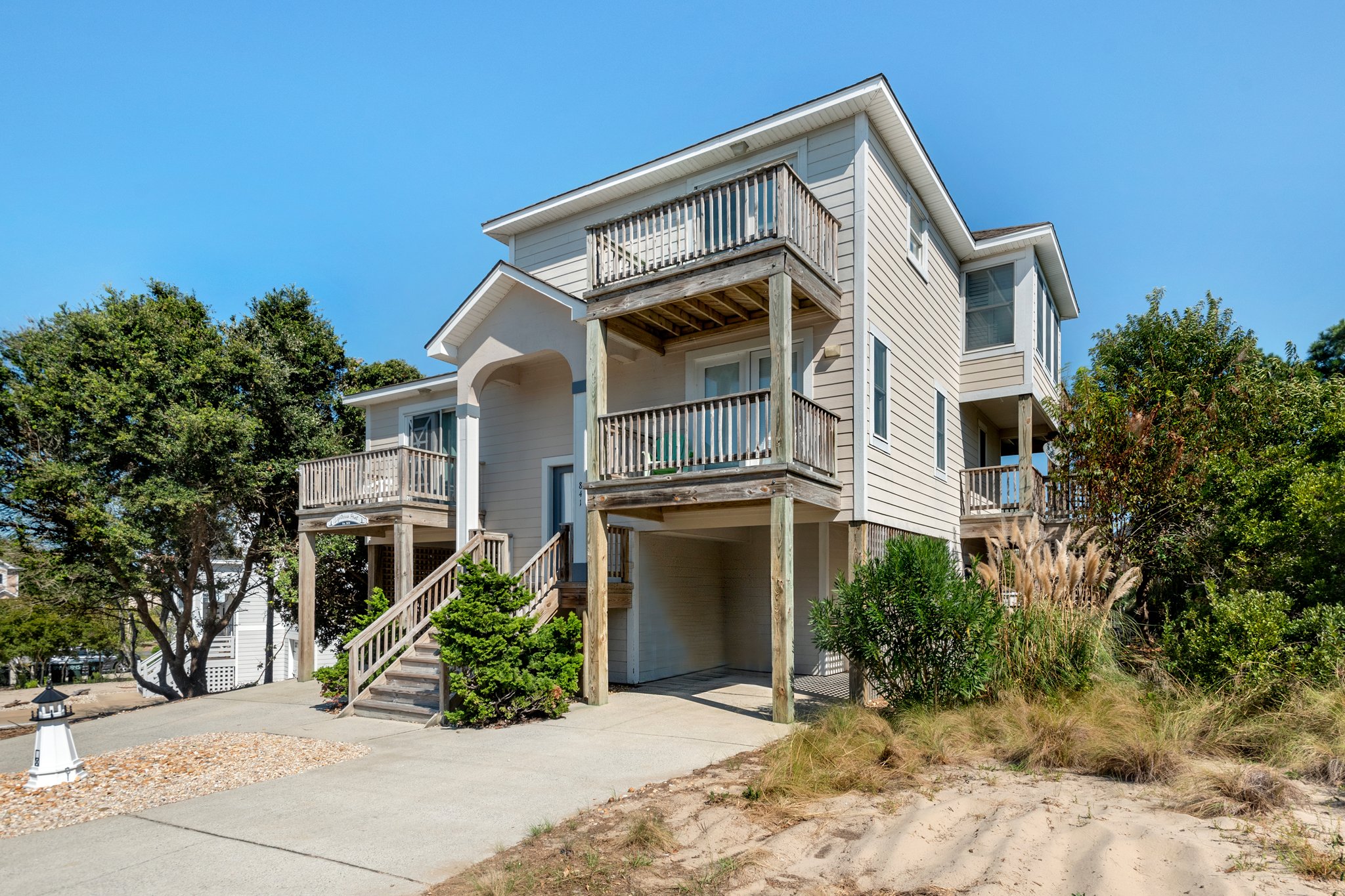 M841: Lighthouse Point | Front Exterior