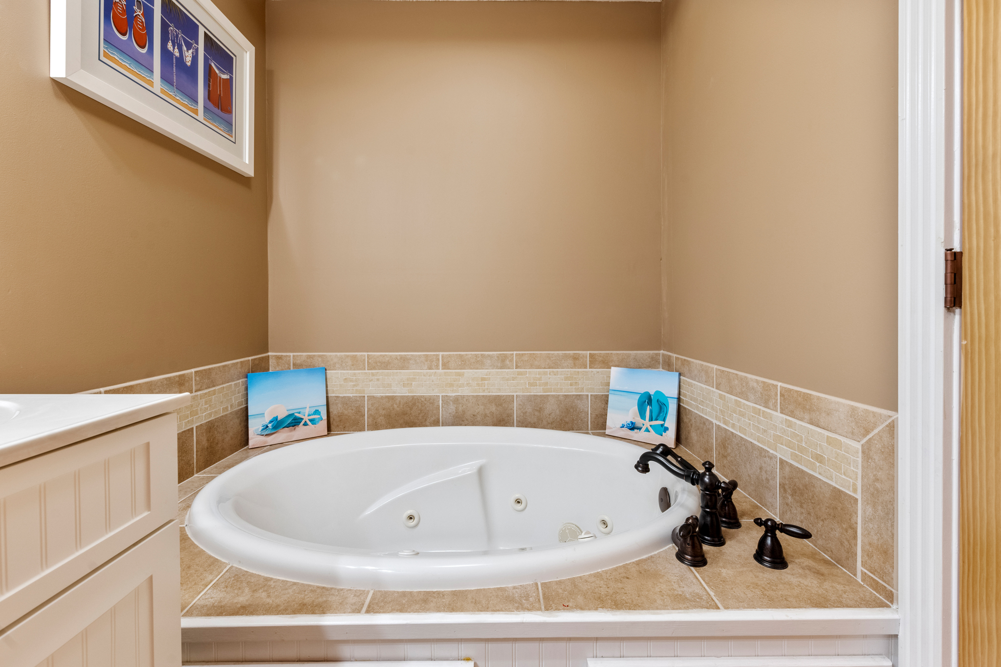 VP302: Bailey's Retreat | Bedroom 1 Private Bath
