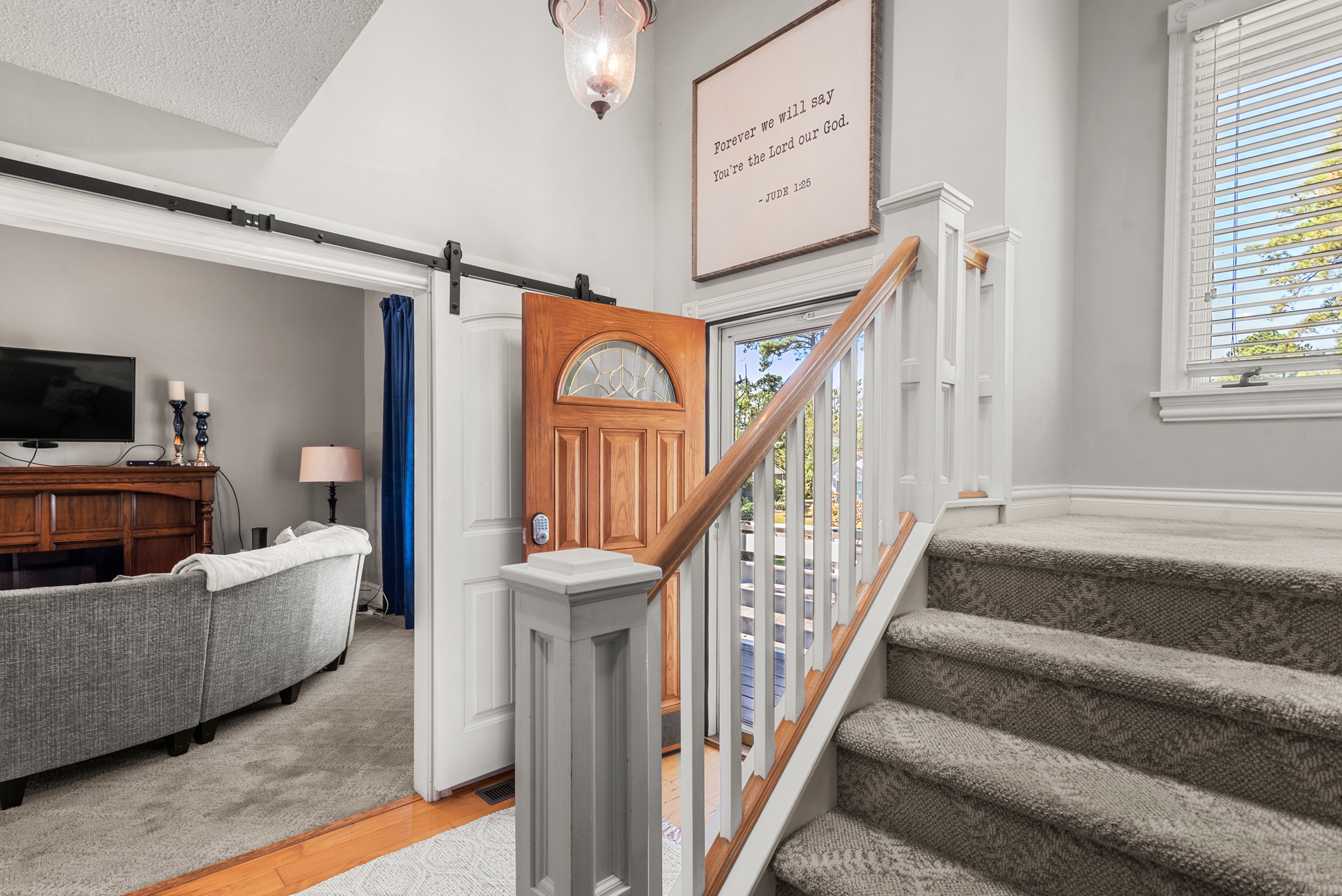MNT1148: Sound Choice In Manteo | Mid Level Foyer