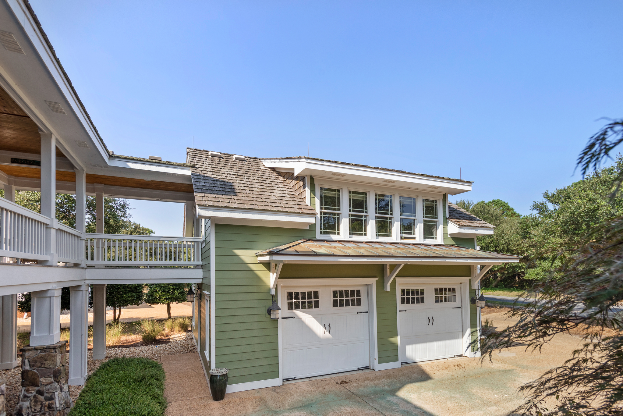 CC323: Tide One On | Mid Level Front Deck View