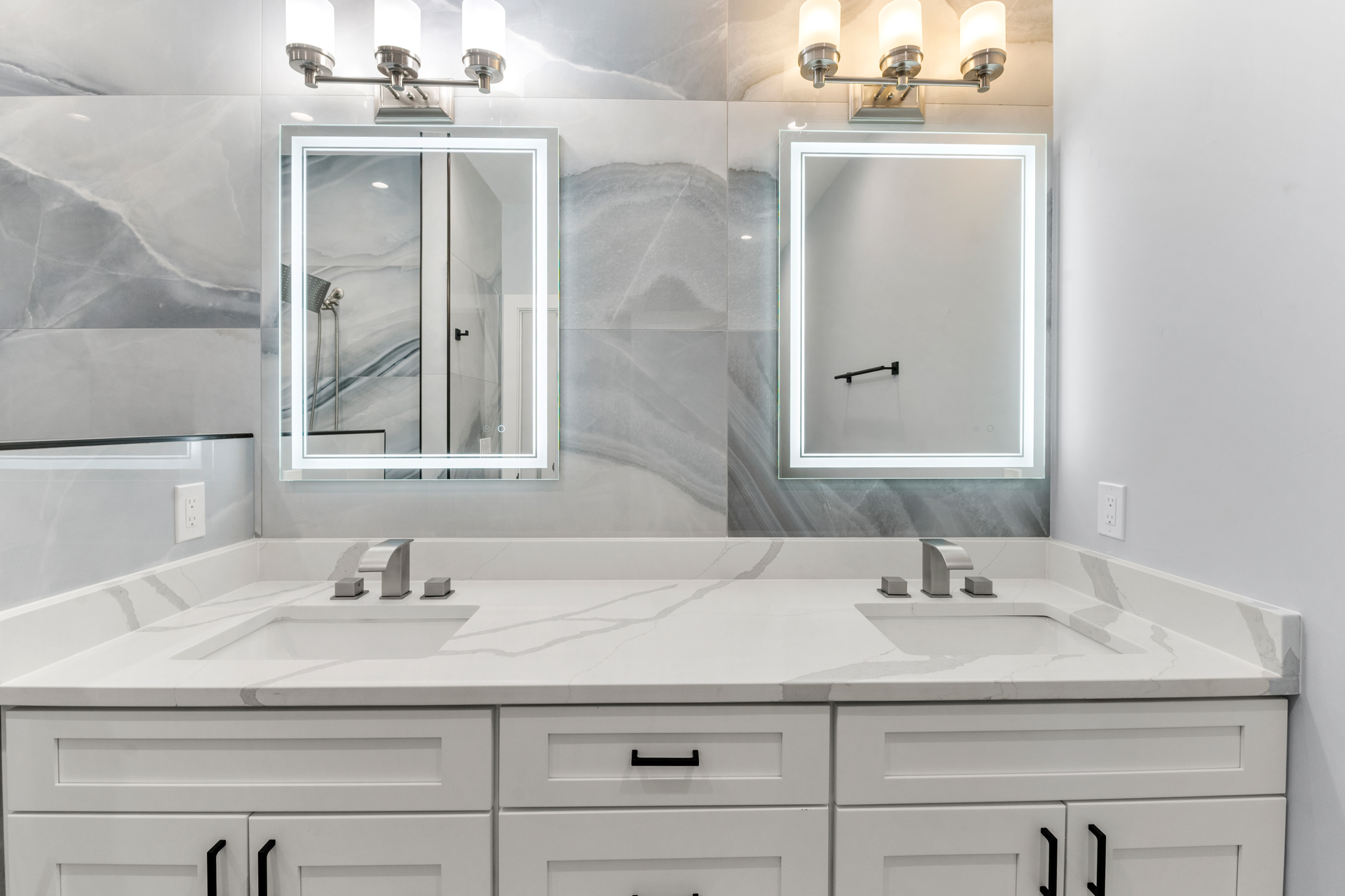 WH786: The OBX One | Top Level Bridal Party Suite Private Bath
