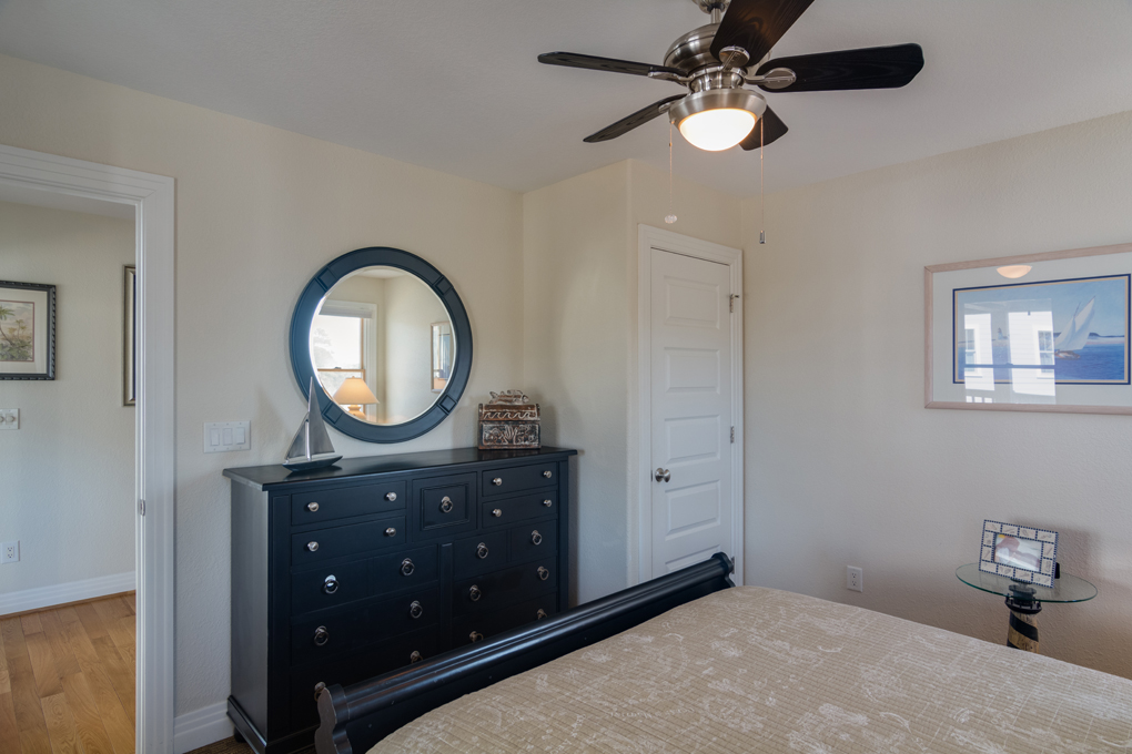 PEN01:  Peninsula 01 | Mid Level Bedroom 3