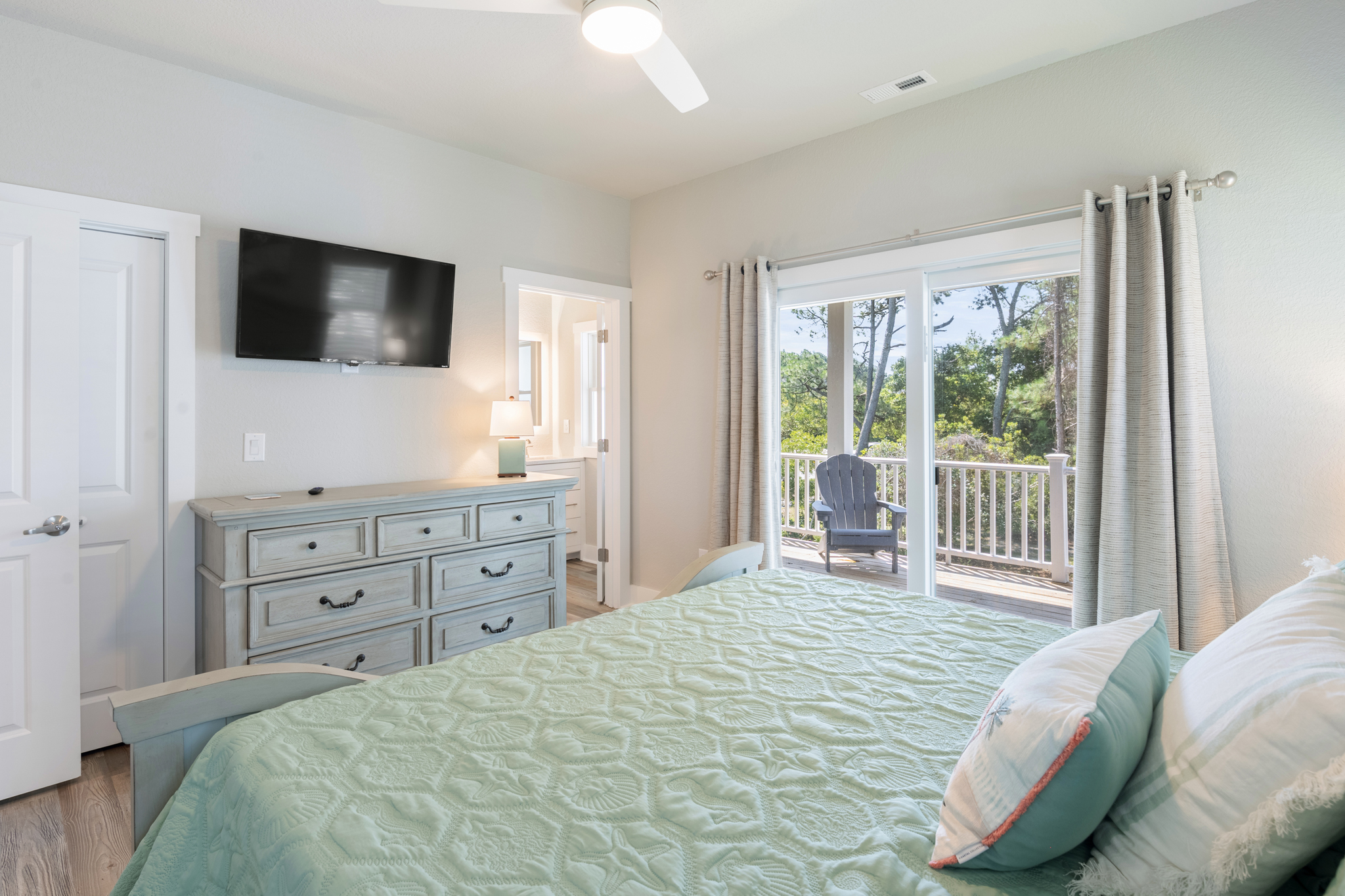 CL592: Three Stooges | Mid Level Bedroom 3