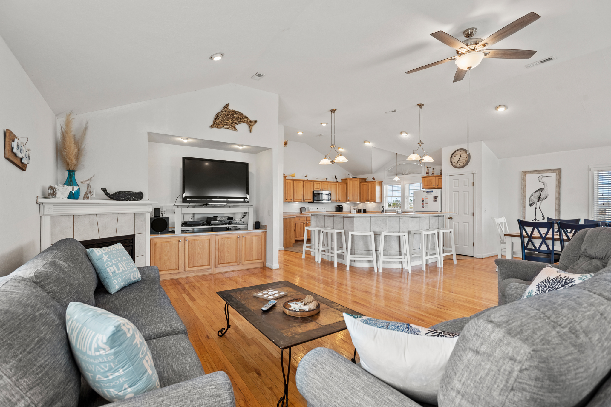 SN07: Summer Rental | Top Level Living Area