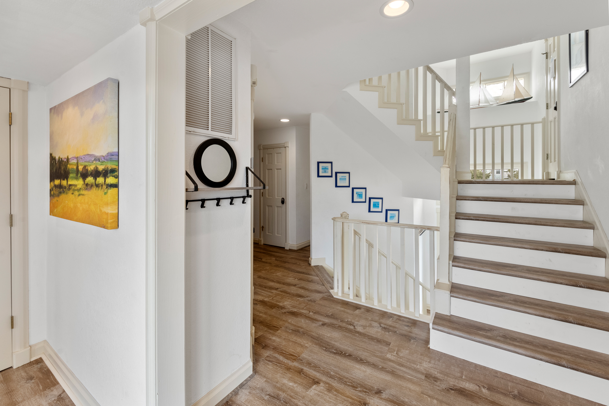 PI07: Island Breeze | Mid Level Foyer