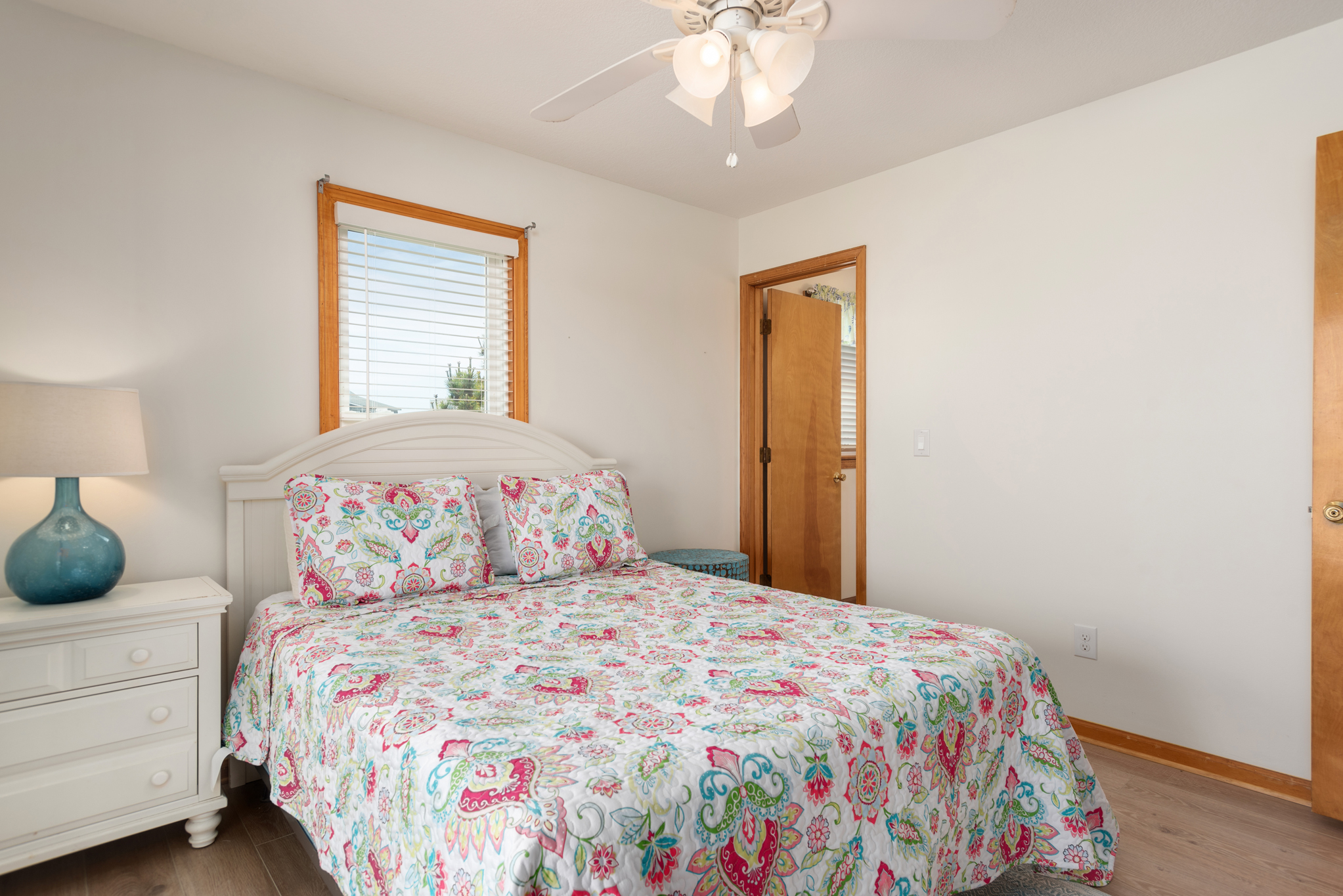 SN0625: Shell Cottage | Mid Level Bedroom 2