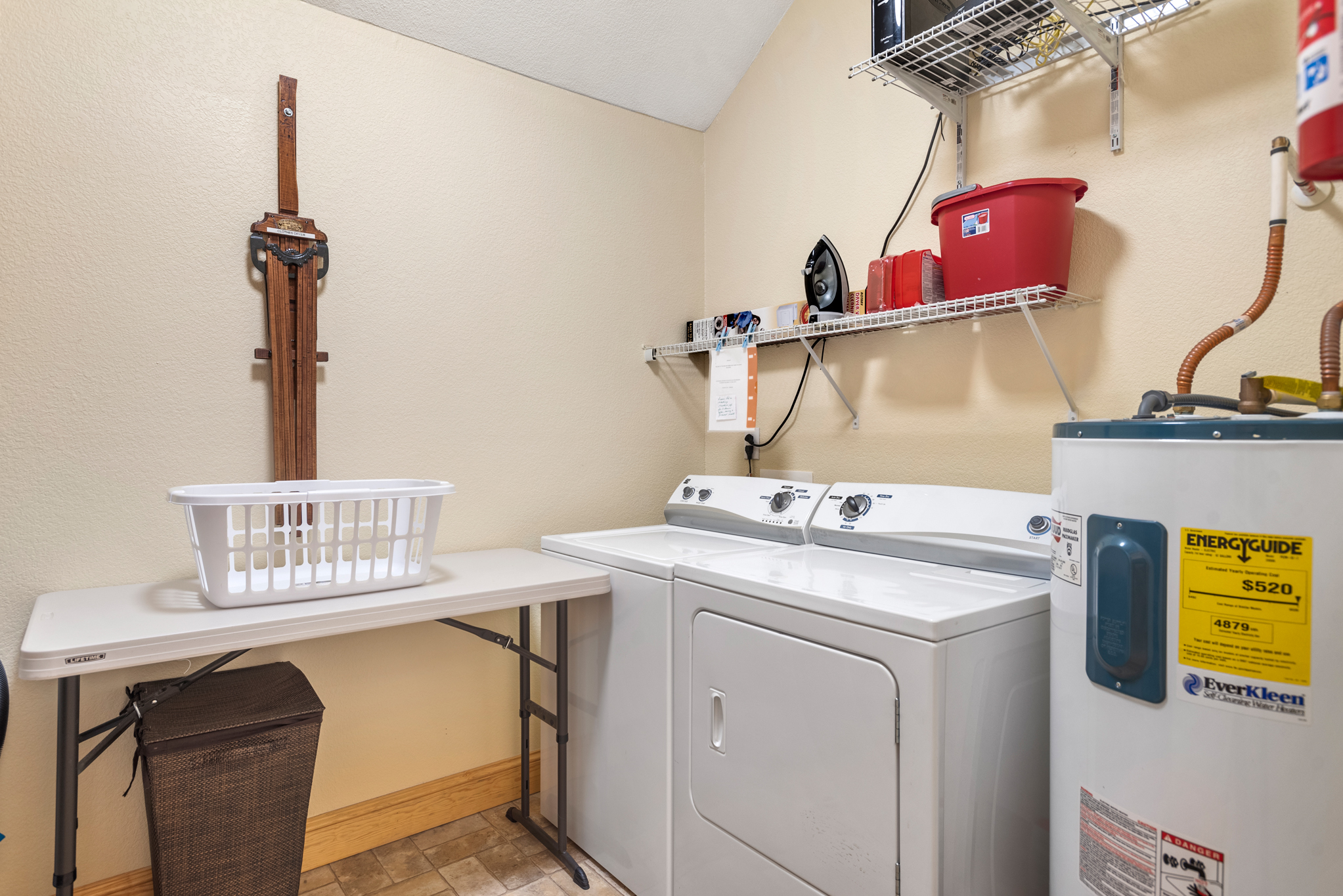 SL305: Look Out - The Landings at Sugar Creek | Laundry Room