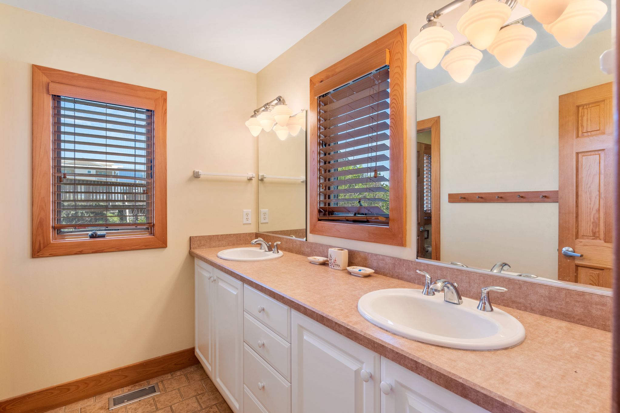 WH139: Dutch Treat | Mid Level Bedroom 6 Private Bath