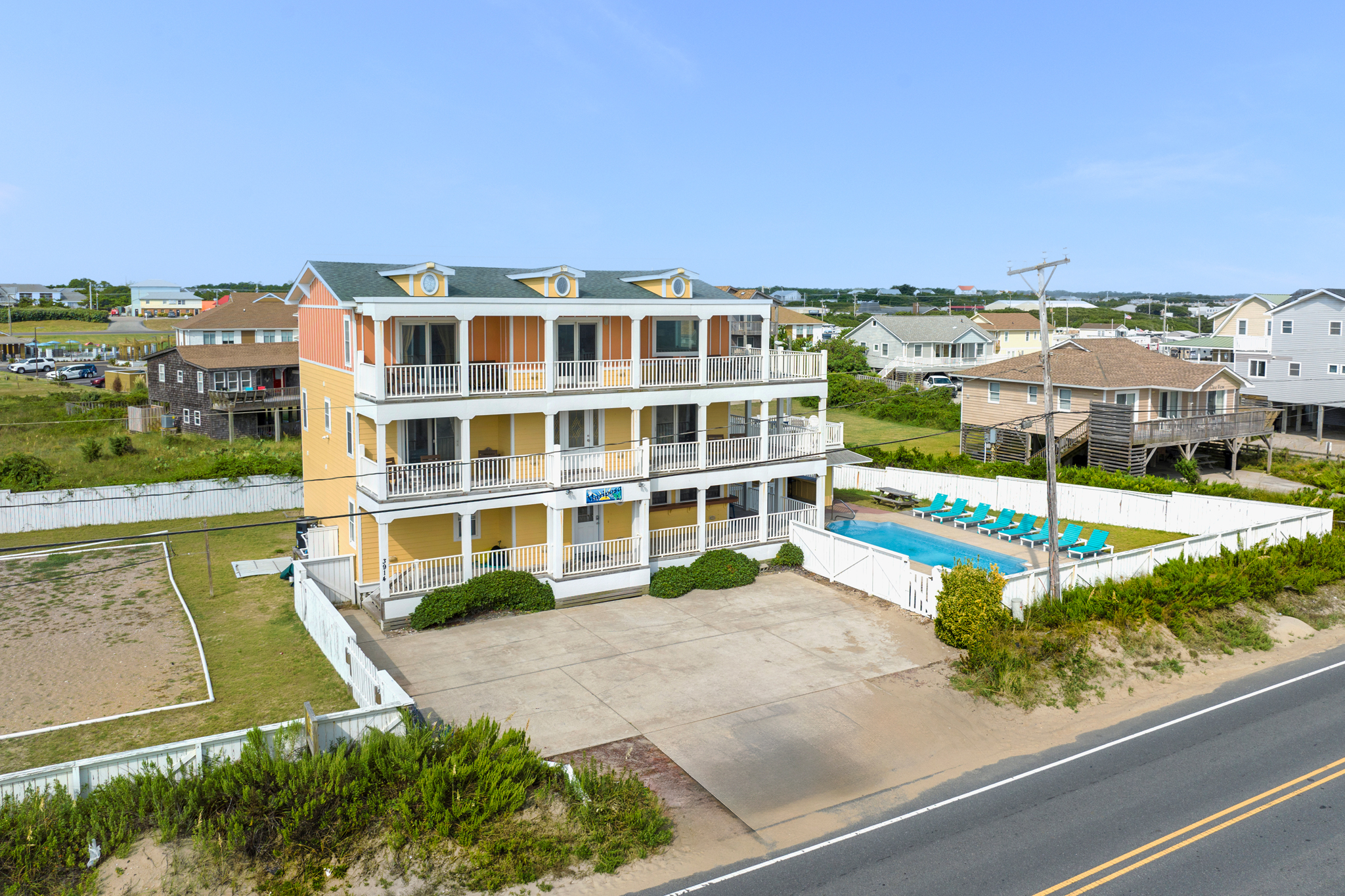 KH1414: Mariposa | Front Exterior