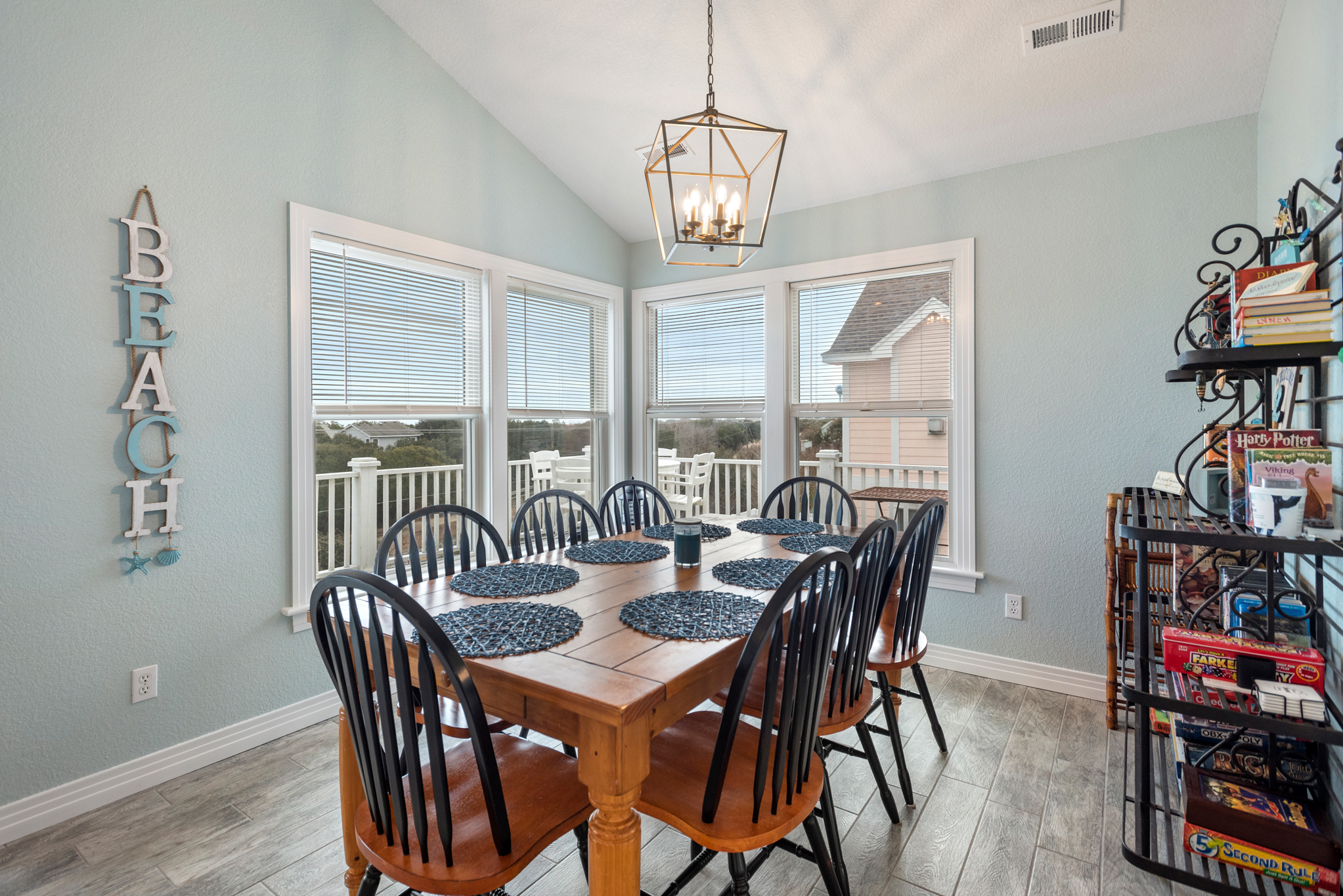 HK29: Beachin' Up With The Jones's | Top Level Dining Area
