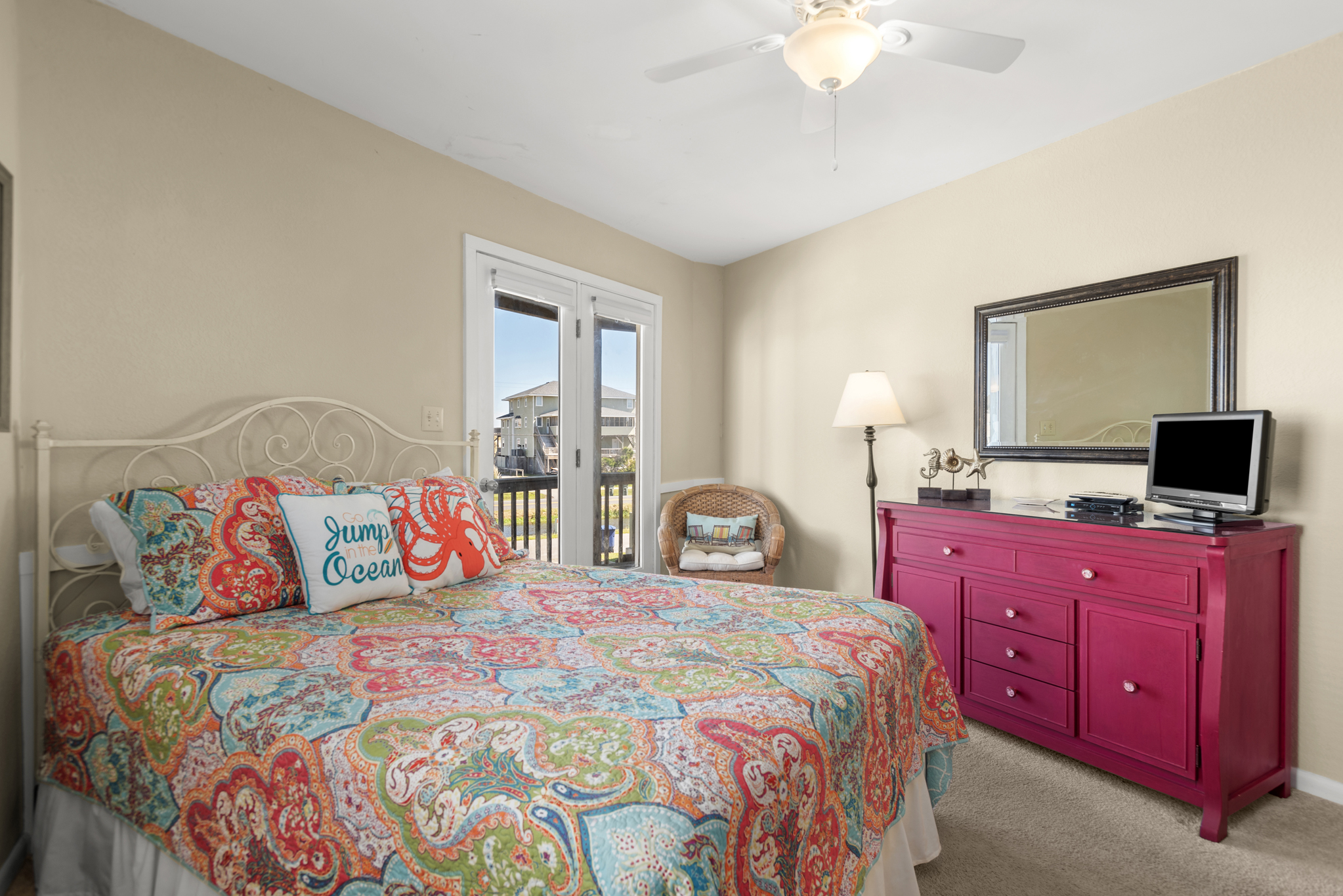SN2712: Beach Dugout | Mid Level Bedroom 3