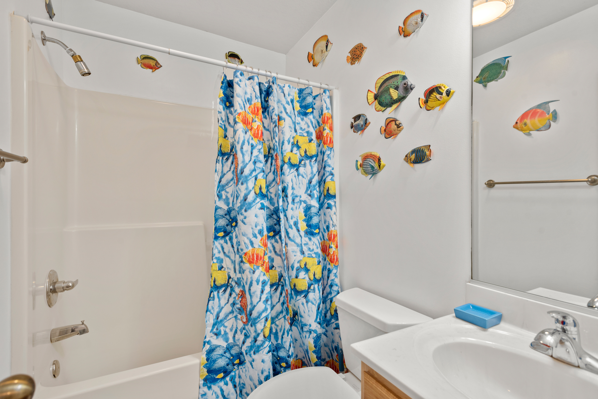 SN07: Summer Rental | Mid Level Hall Bath