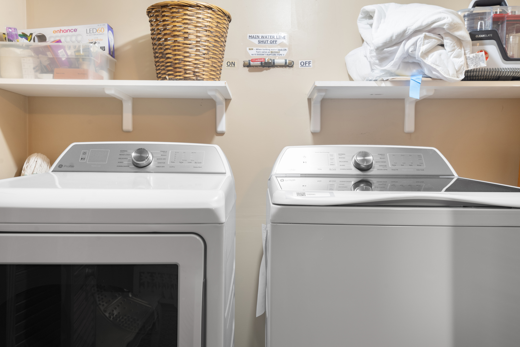 DU810: Endless Summer | Bottom Level Laundry Area