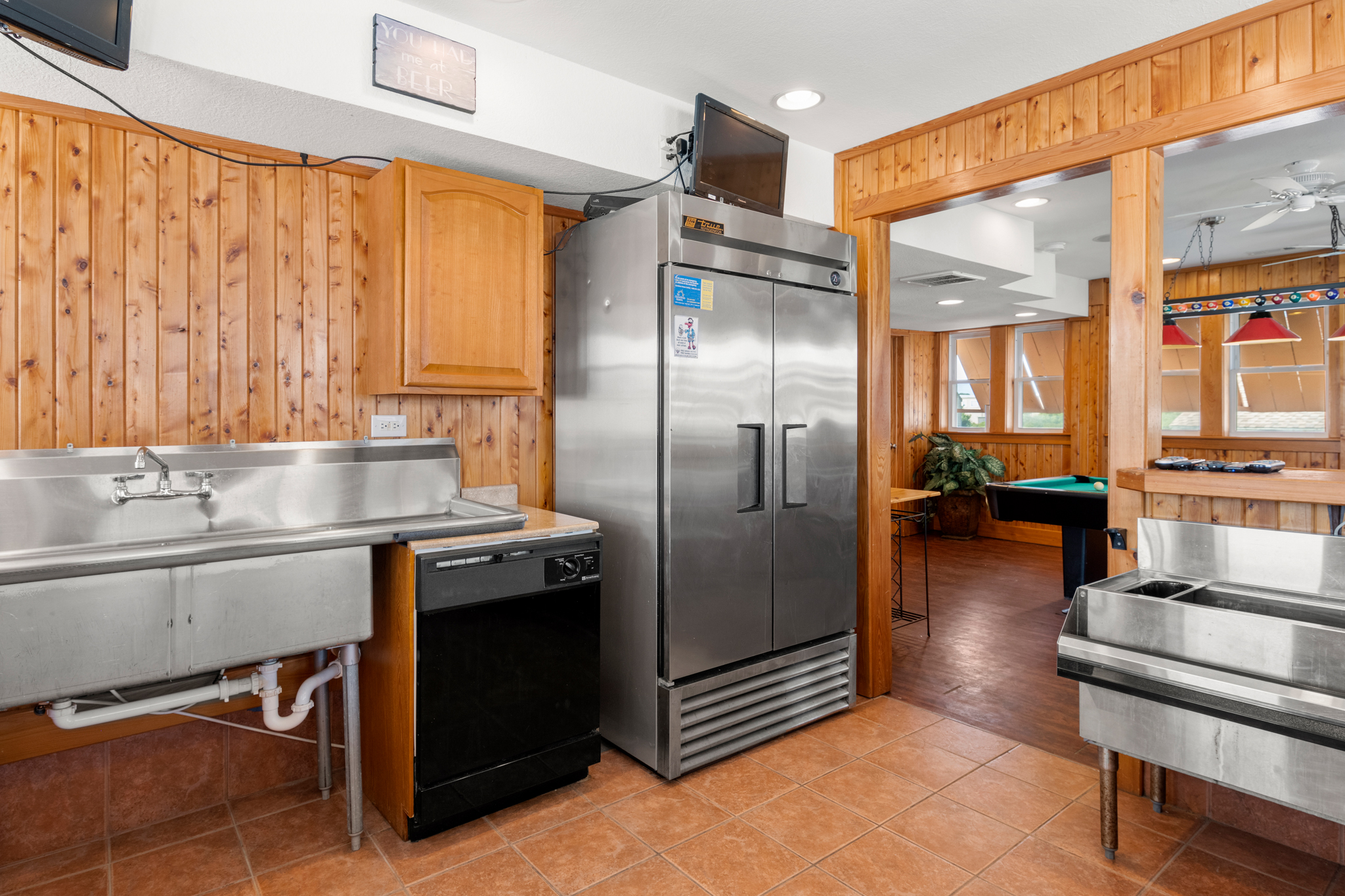 KH1414: Mariposa | Bottom Level Bar/Kitchenette