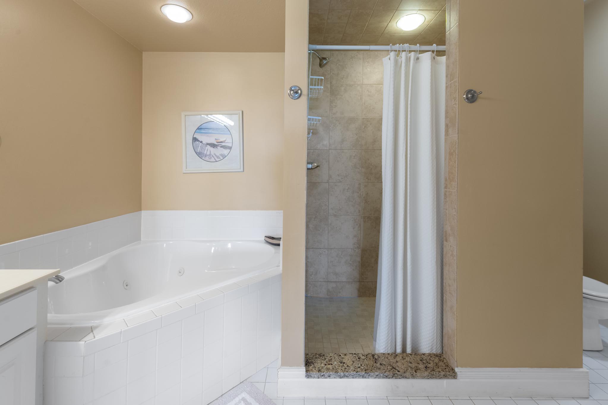 WR5C: Ocean Sunrise | Bedroom 1 Private Bath