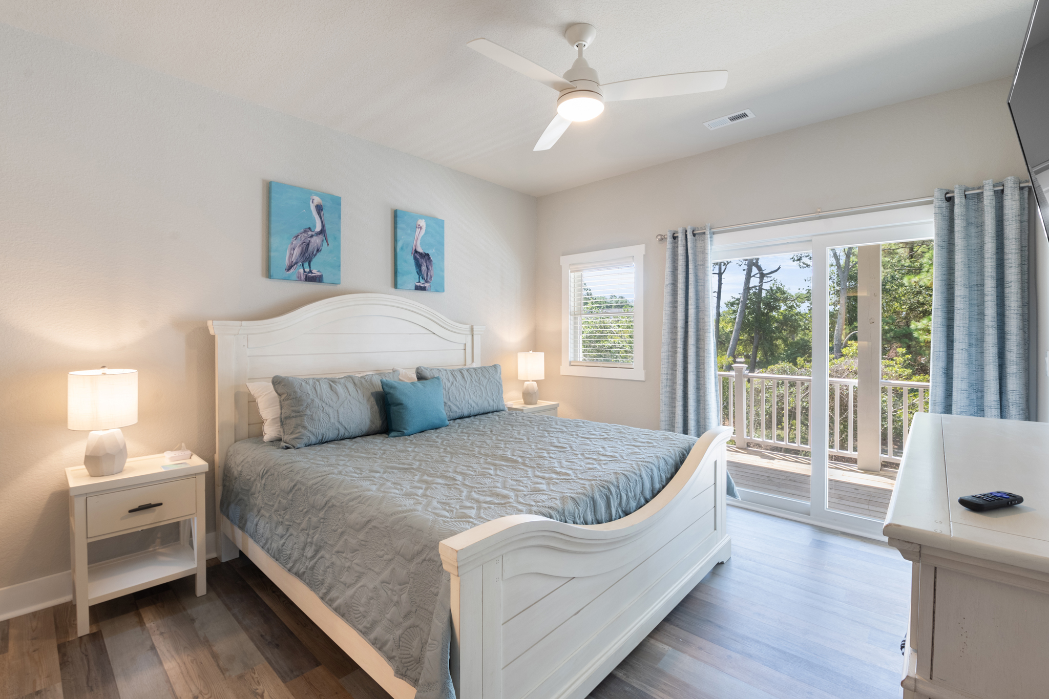 CL592: Three Stooges | Mid Level Bedroom 4